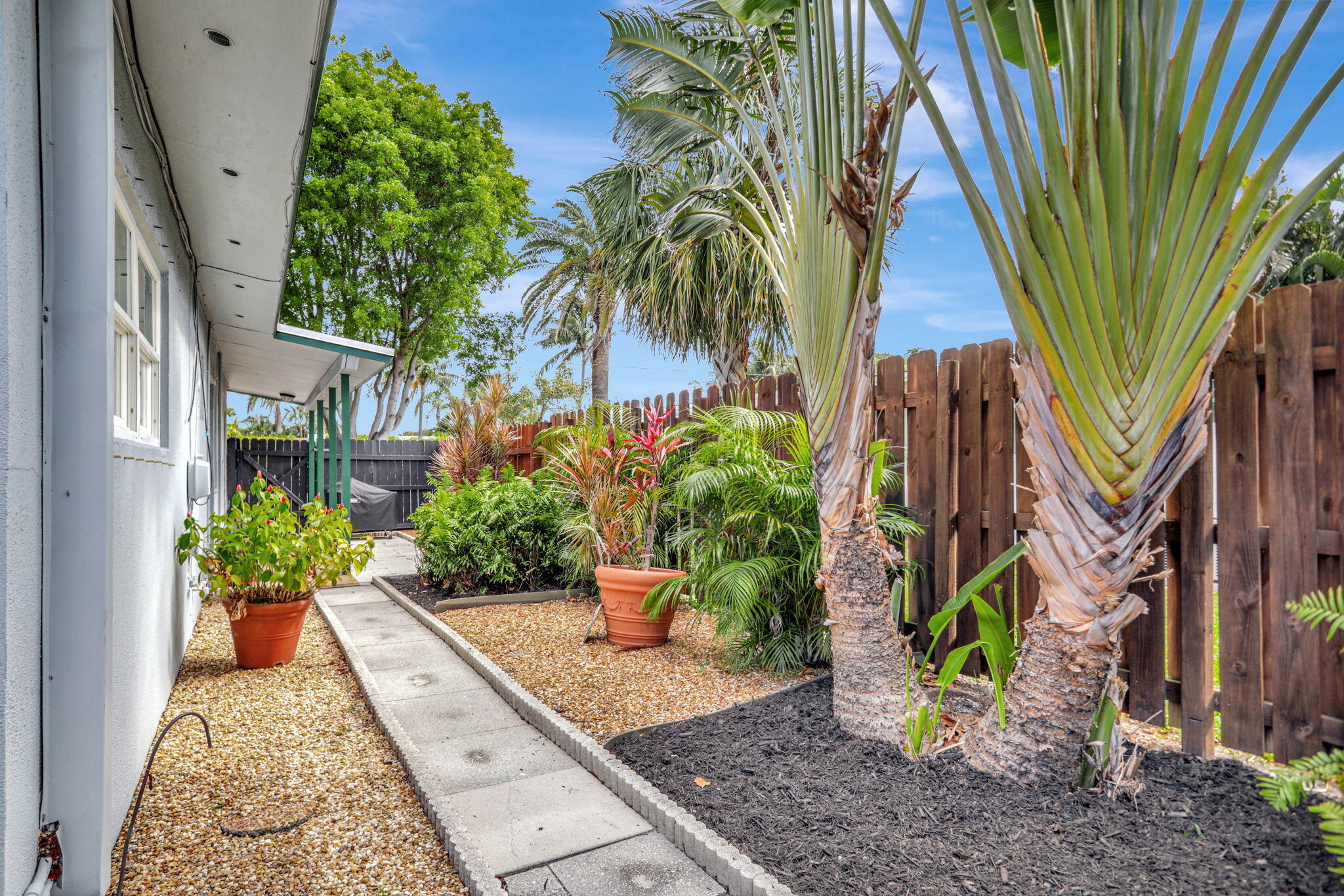 2412 NE 4th Street E-W