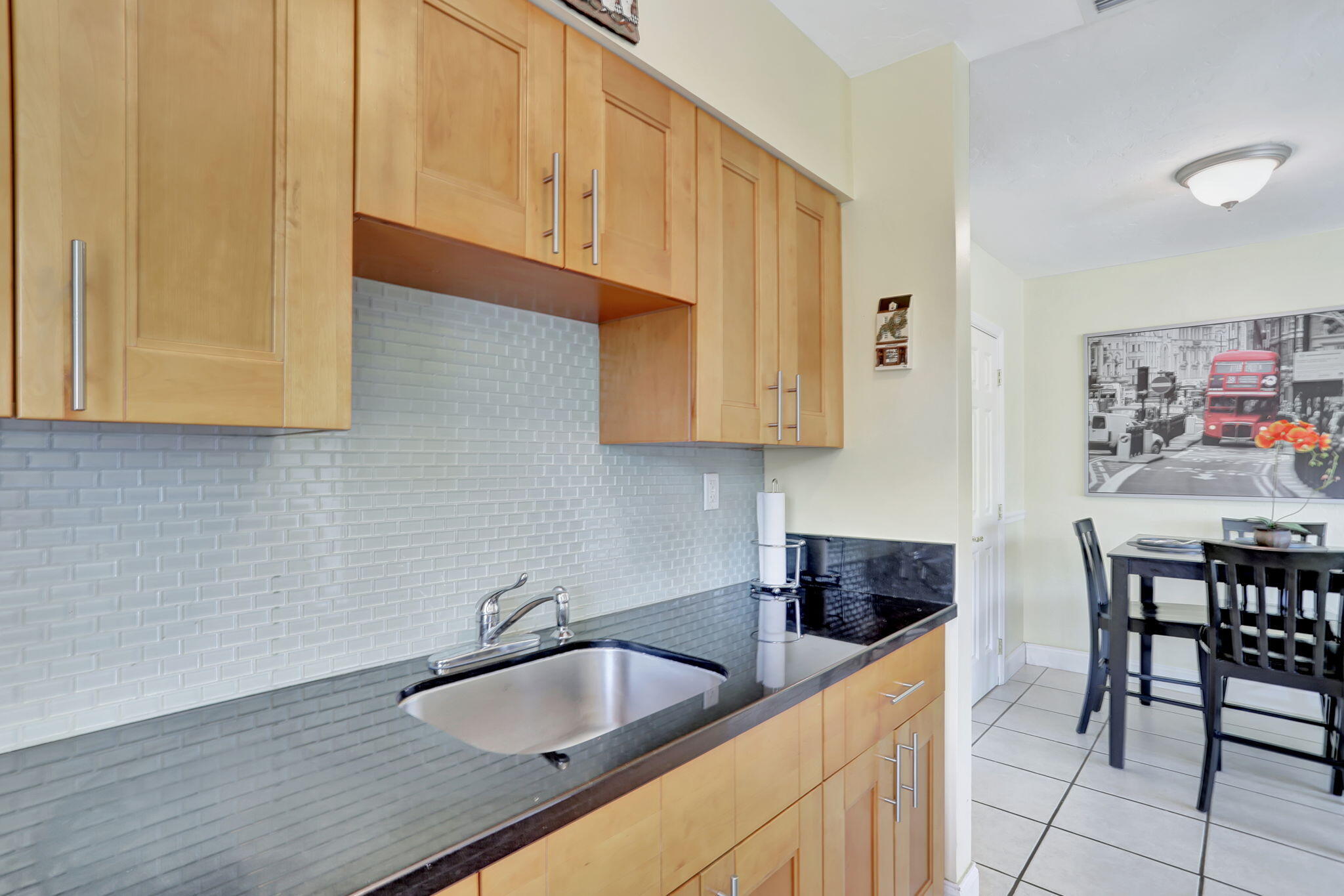 2412 NE 4th Street E-W