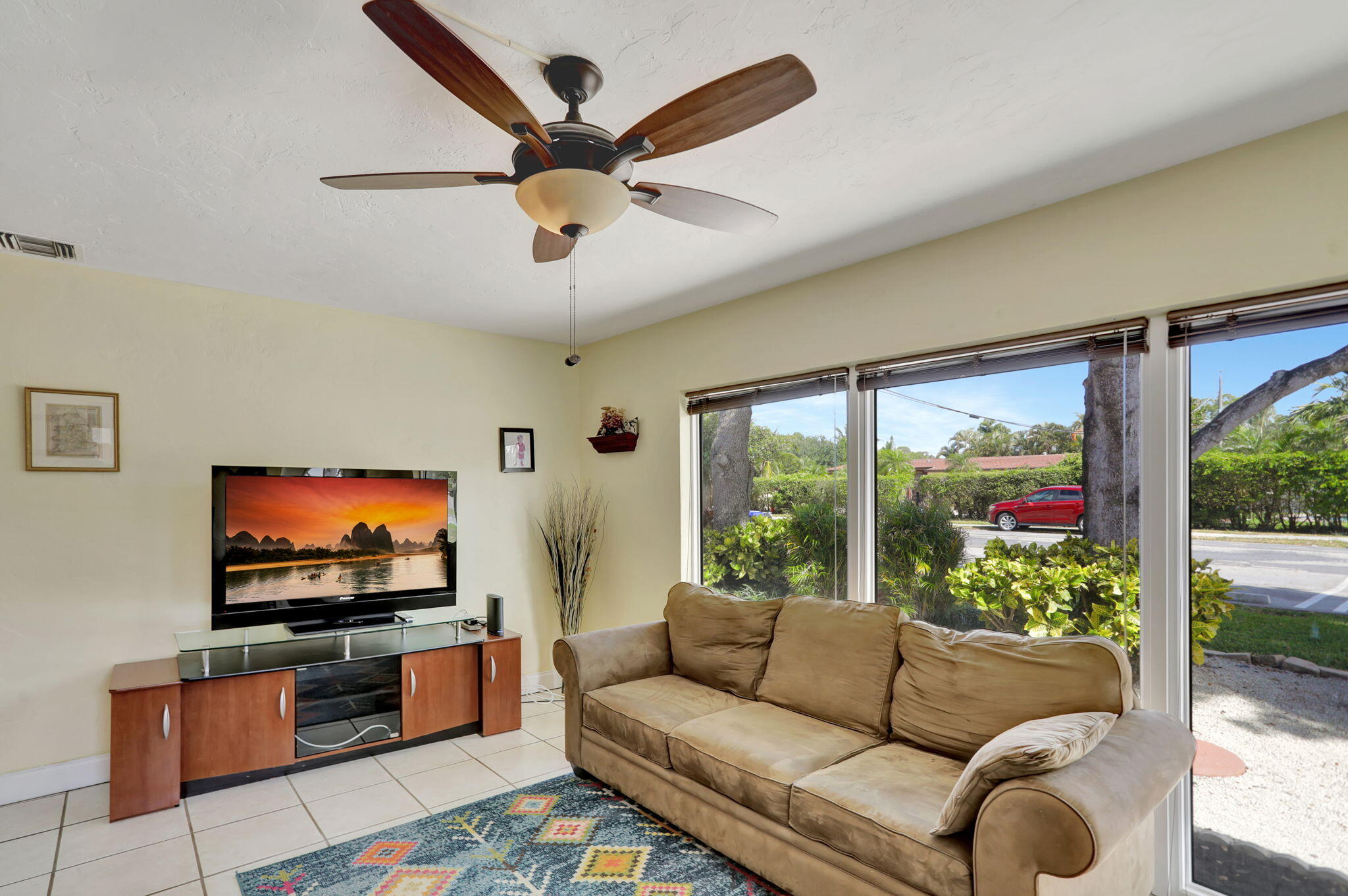 2412 NE 4th Street E-W