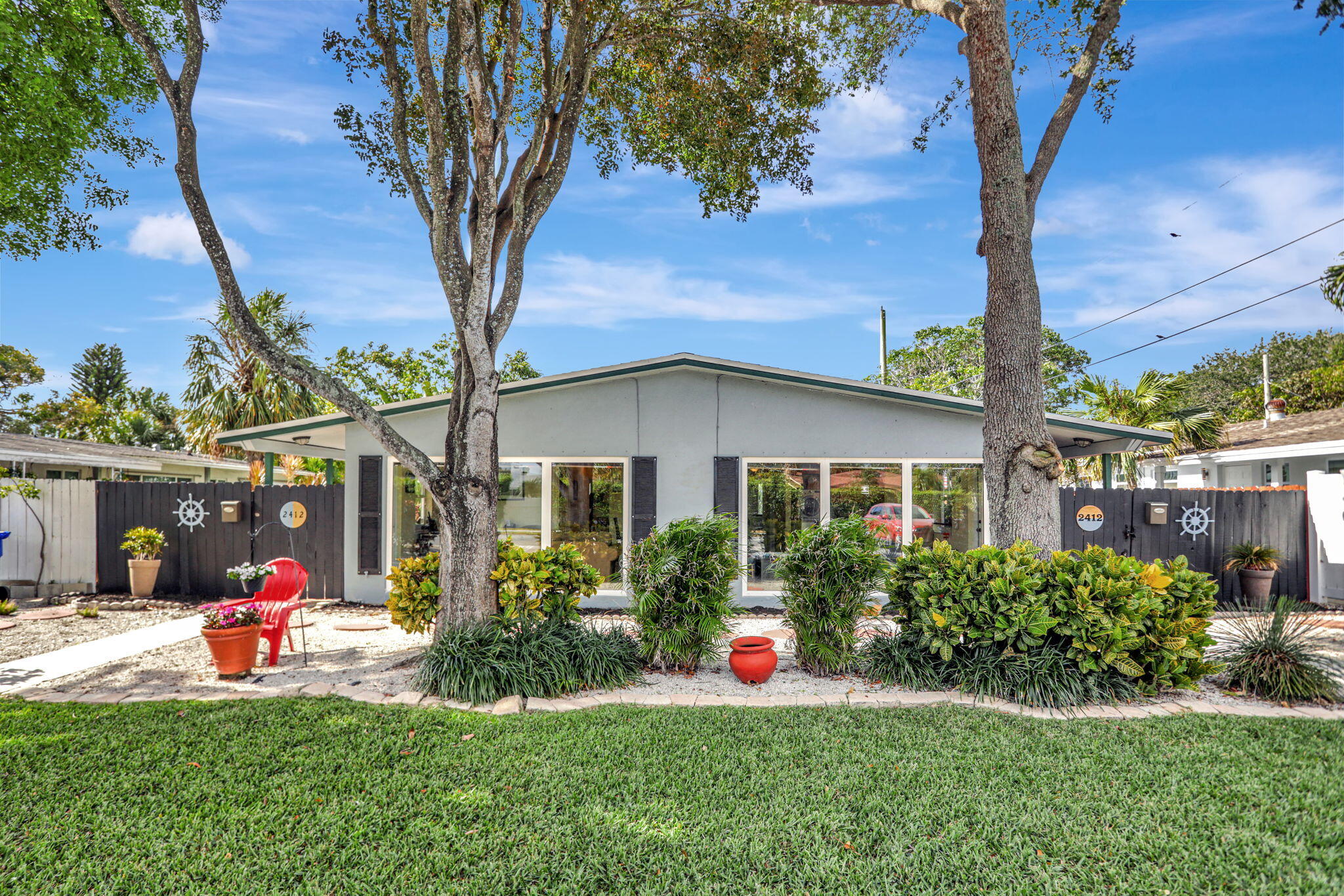 2412 NE 4th Street E-W