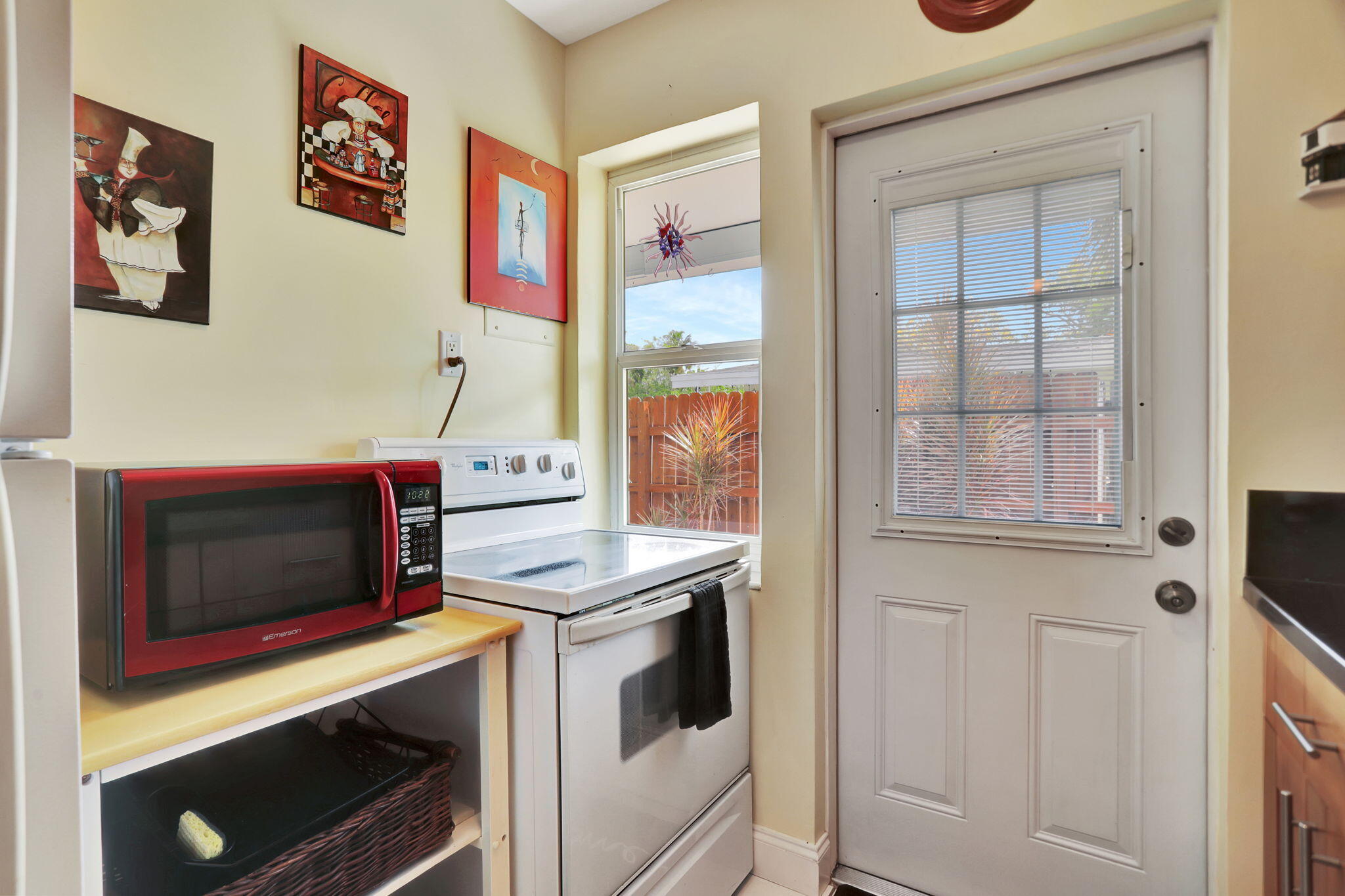 2412 NE 4th Street E-W