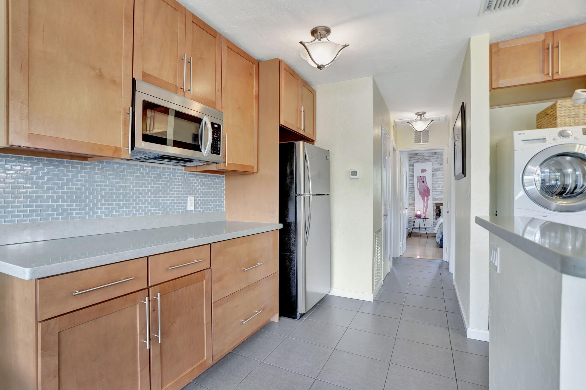 2412 NE 4th Street E-W