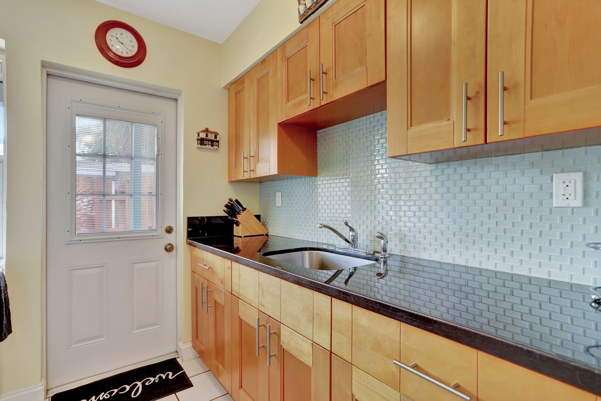 2412 NE 4th Street E-W