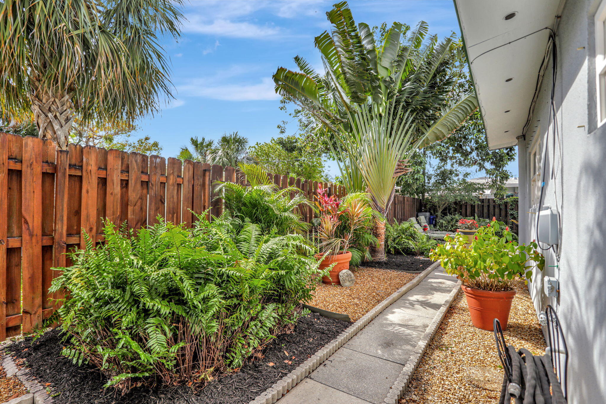 2412 NE 4th Street E-W