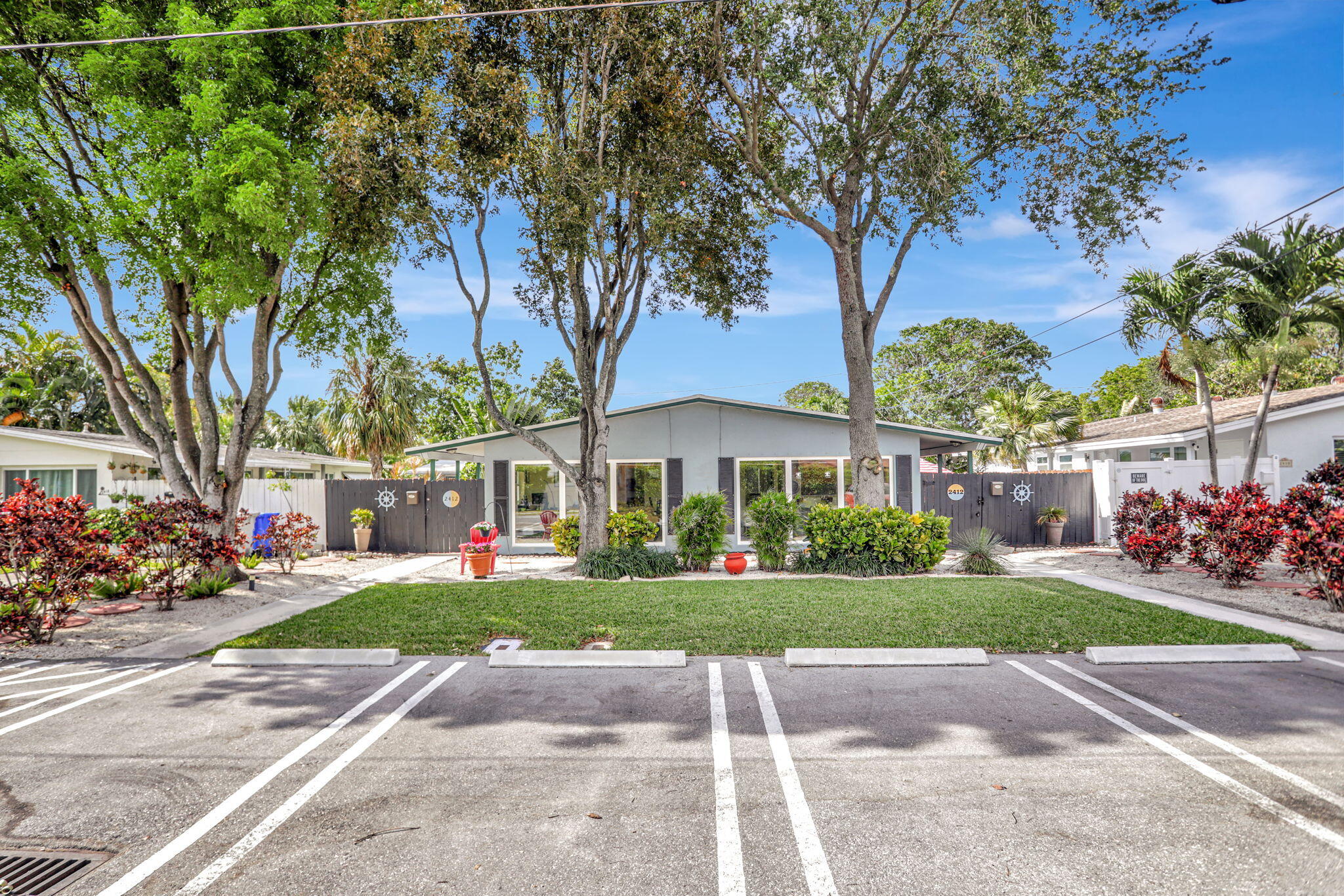 2412 NE 4th Street E-W