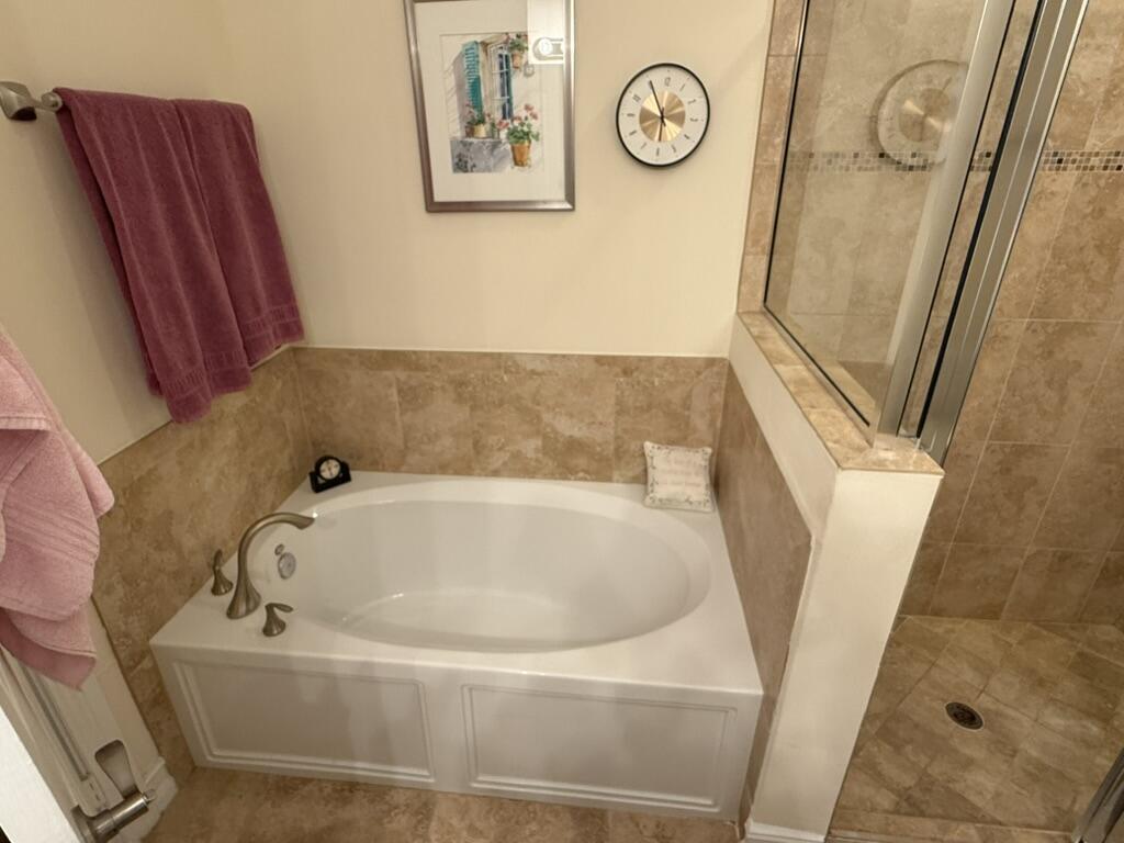 6133 NW Castlebay Lane