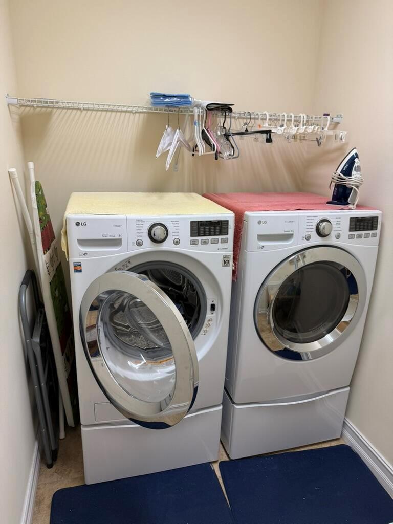 6133 NW Castlebay Lane