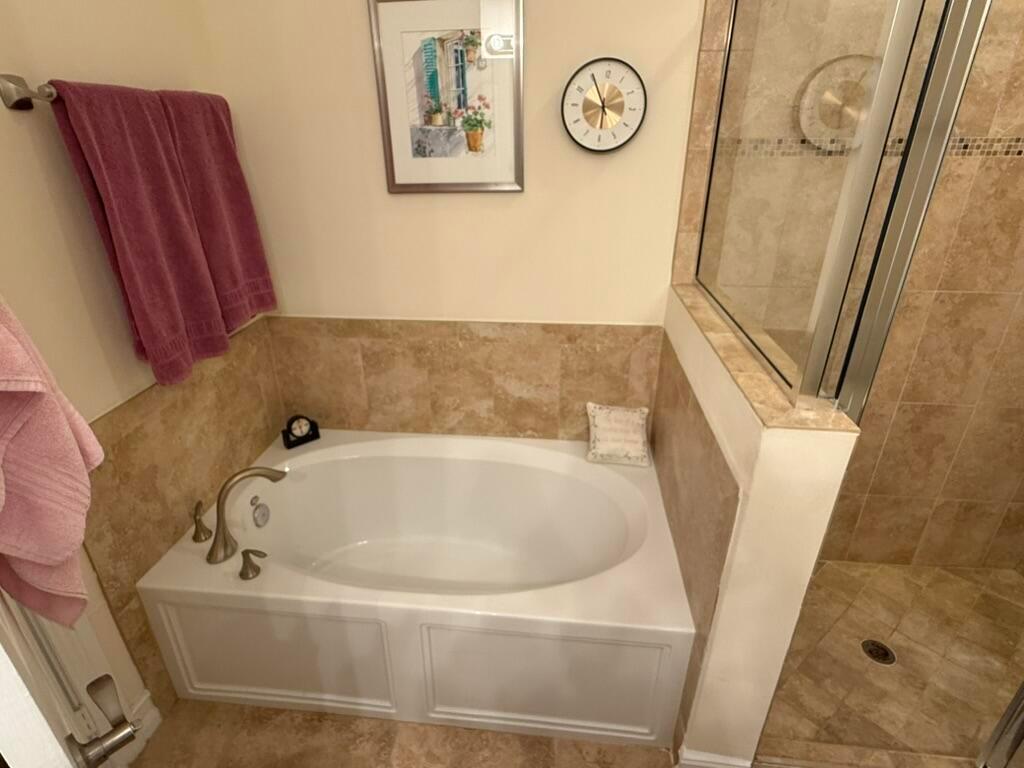 6133 NW Castlebay Lane