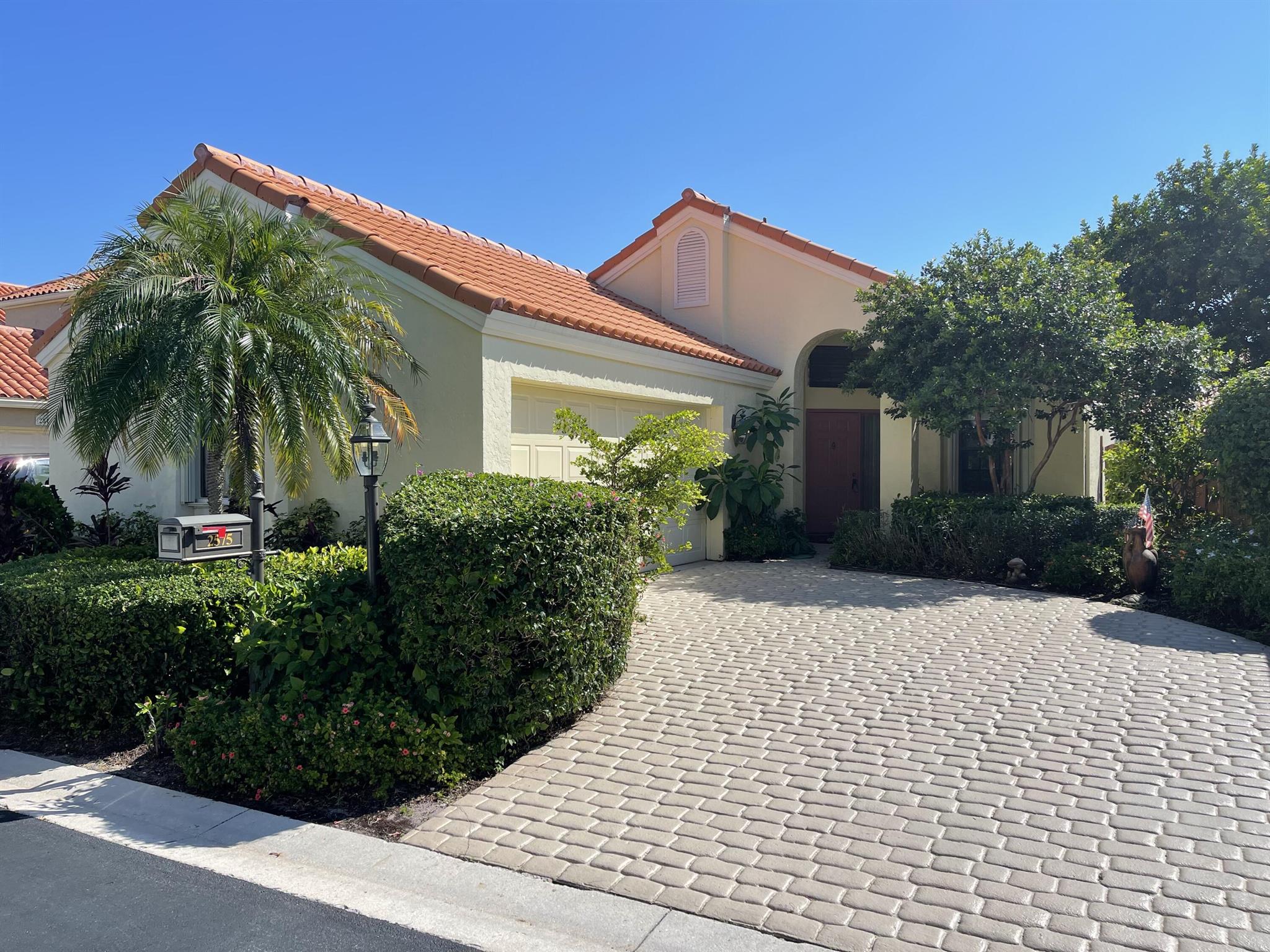 2575 La Cristal Circle