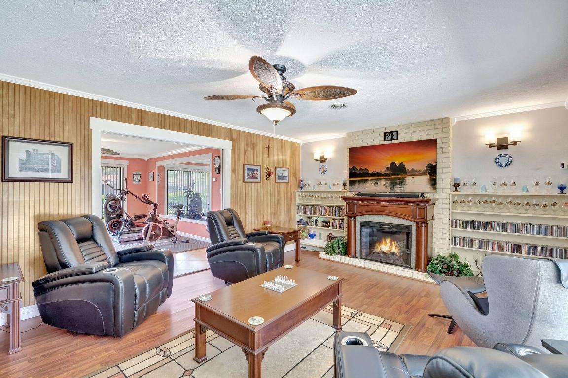 4633 SW 38th Terrace