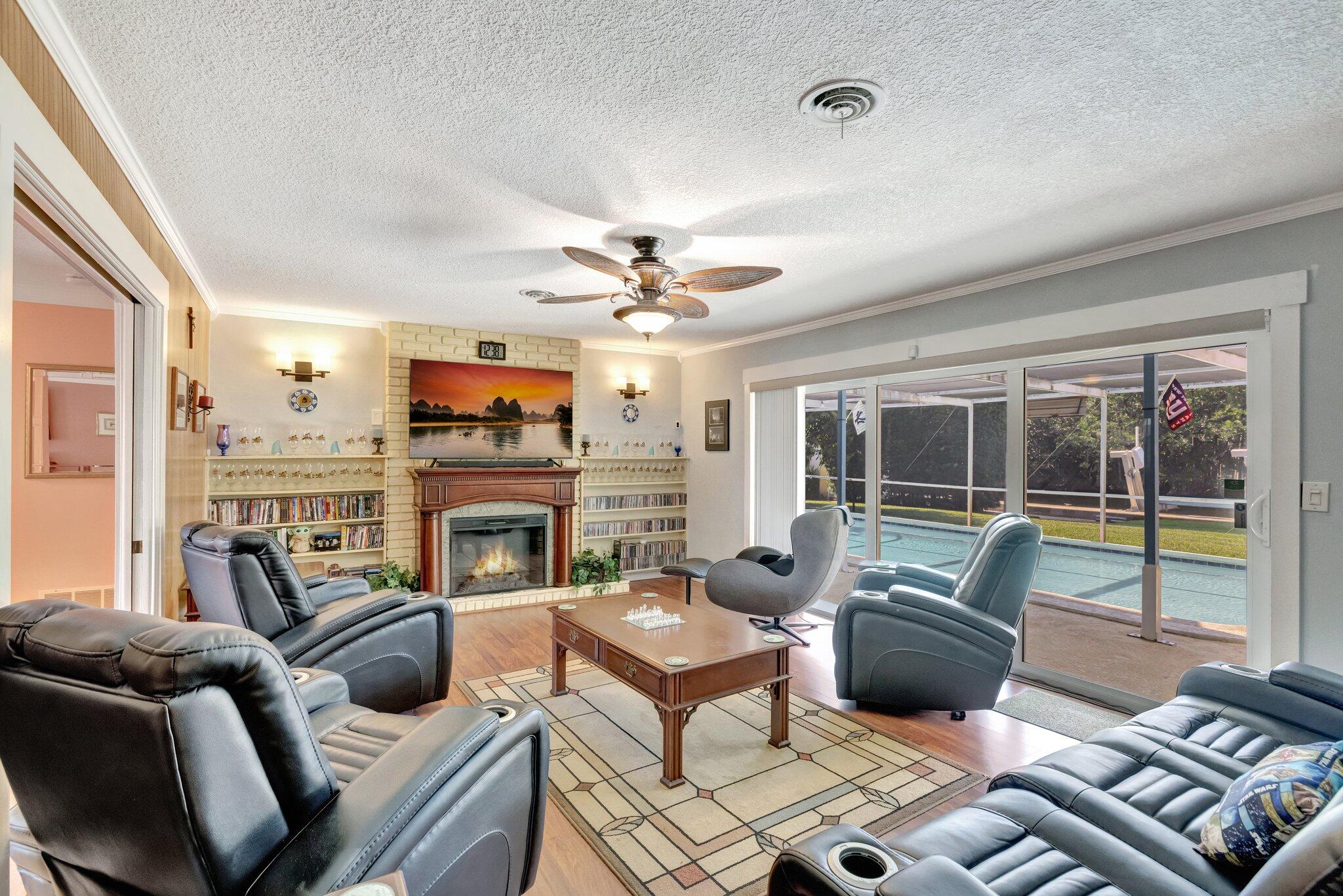 4633 SW 38th Terrace