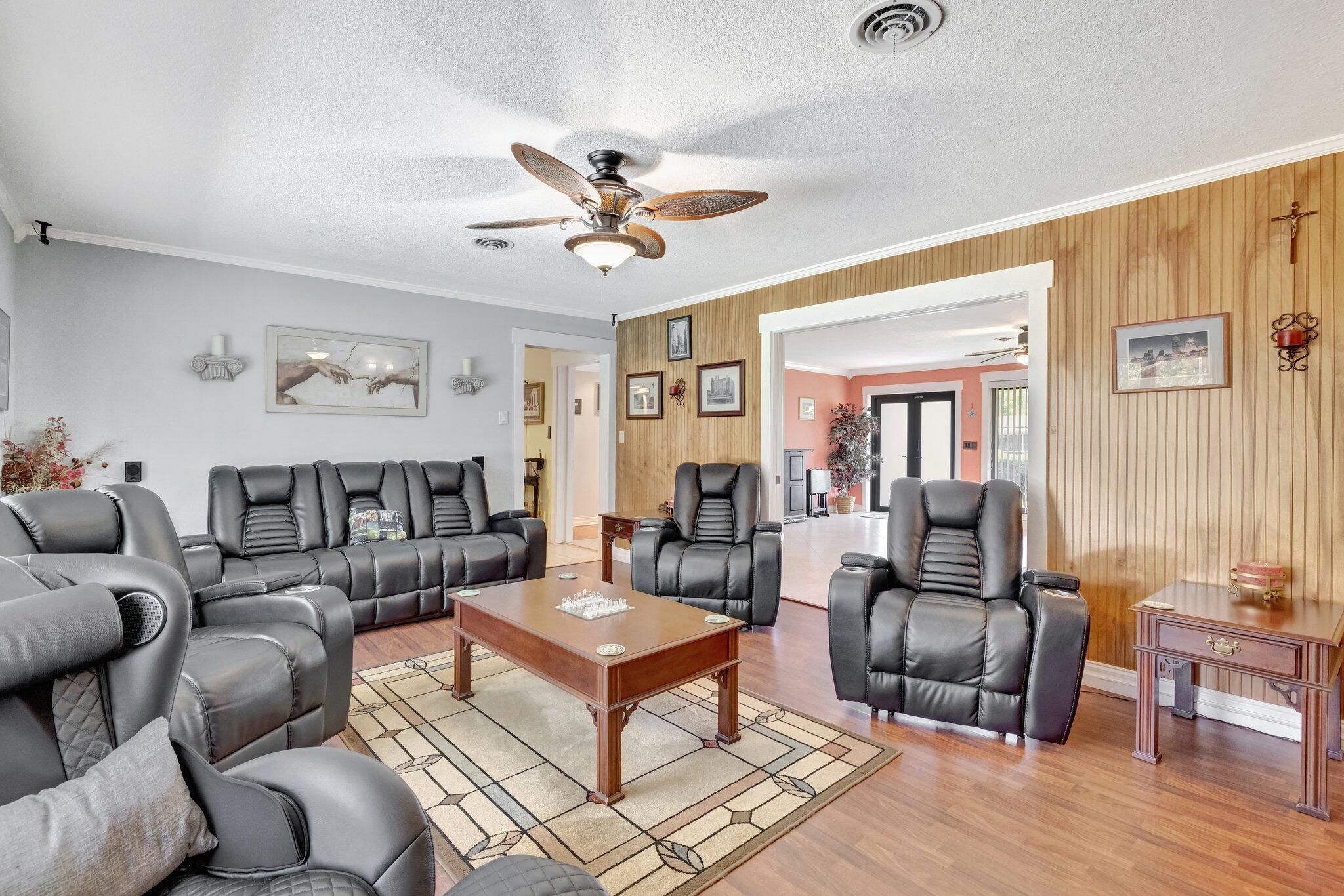 4633 SW 38th Terrace