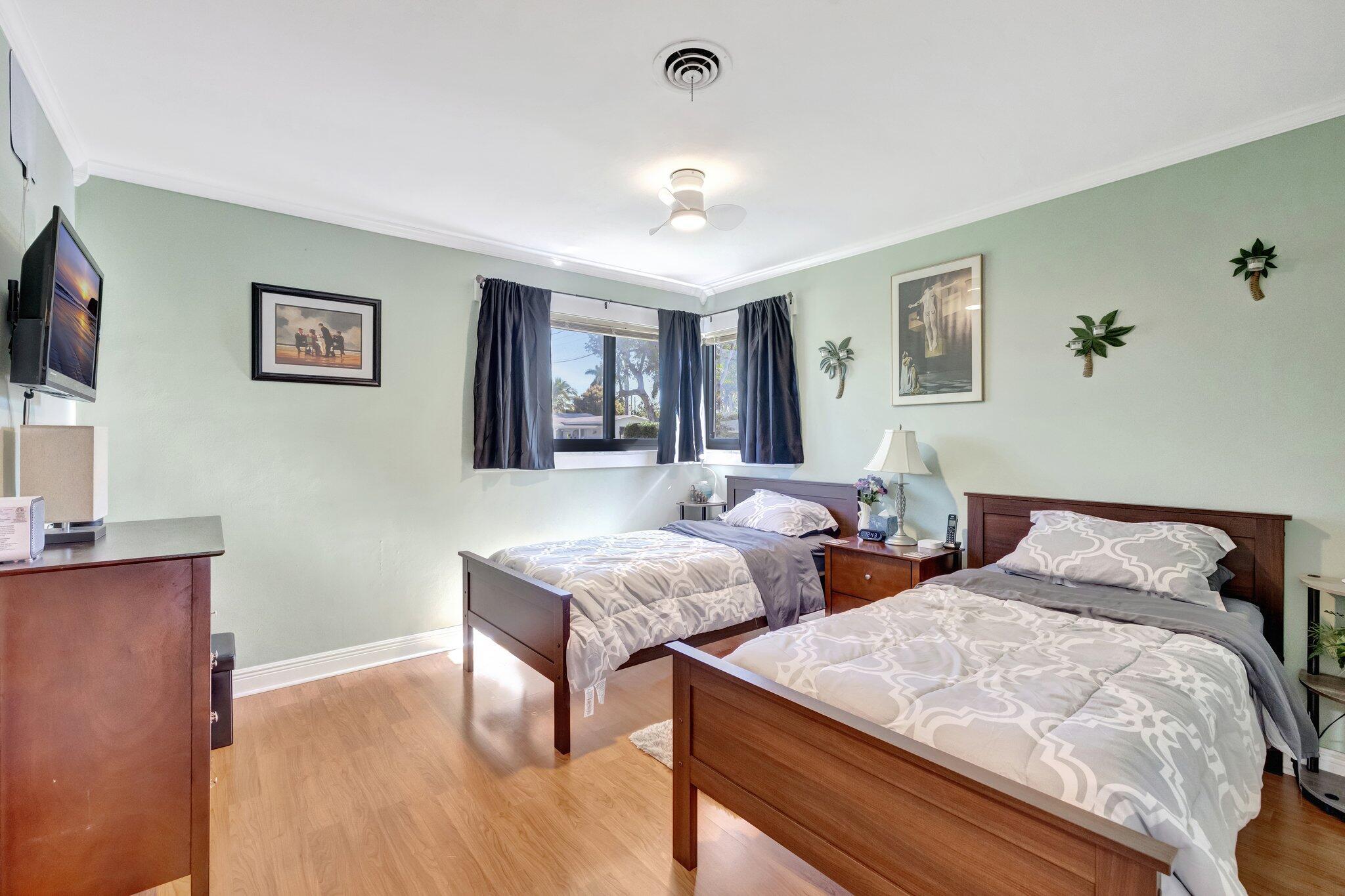 4633 SW 38th Terrace