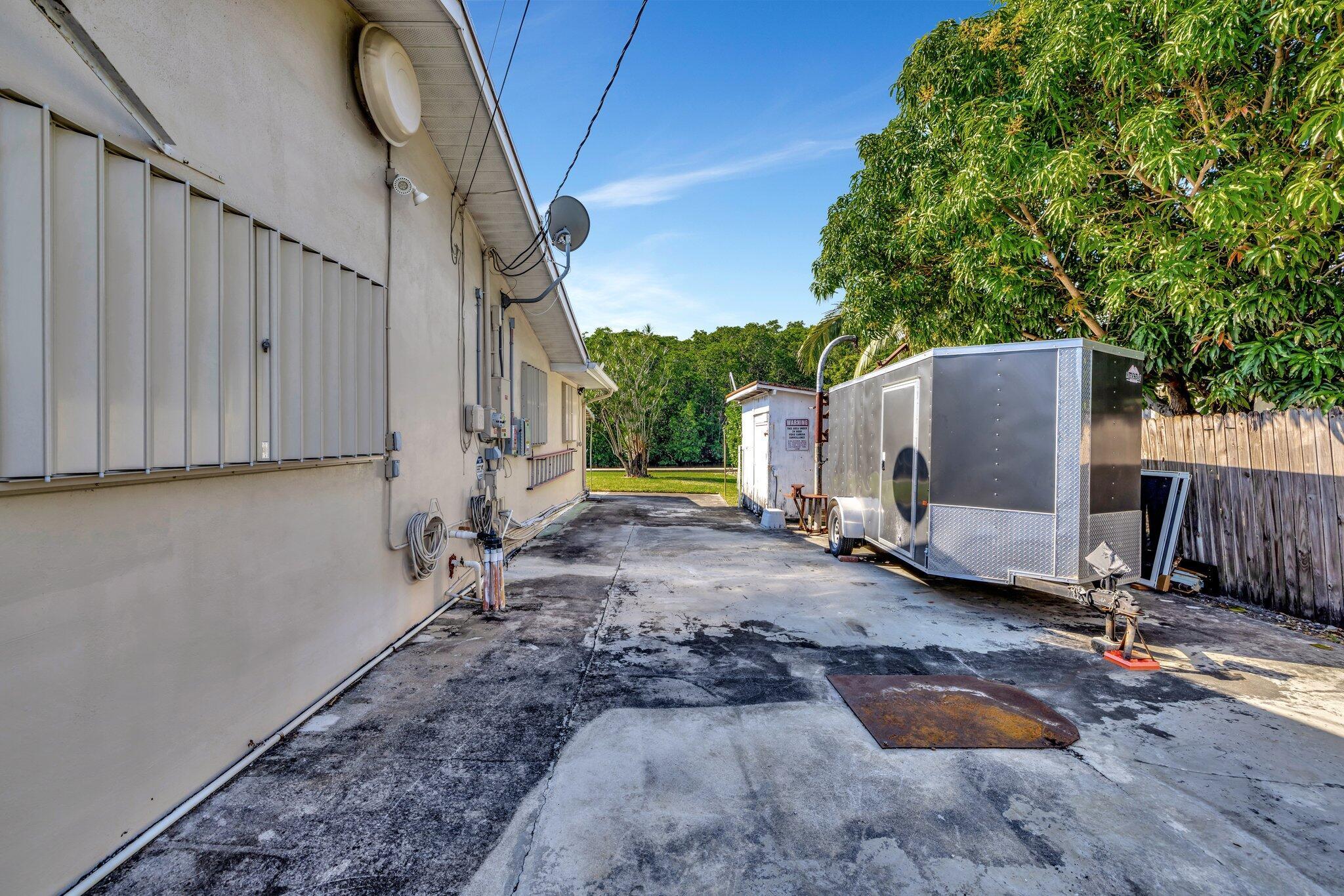 4633 SW 38th Terrace