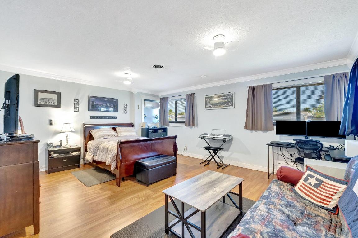 4633 SW 38th Terrace