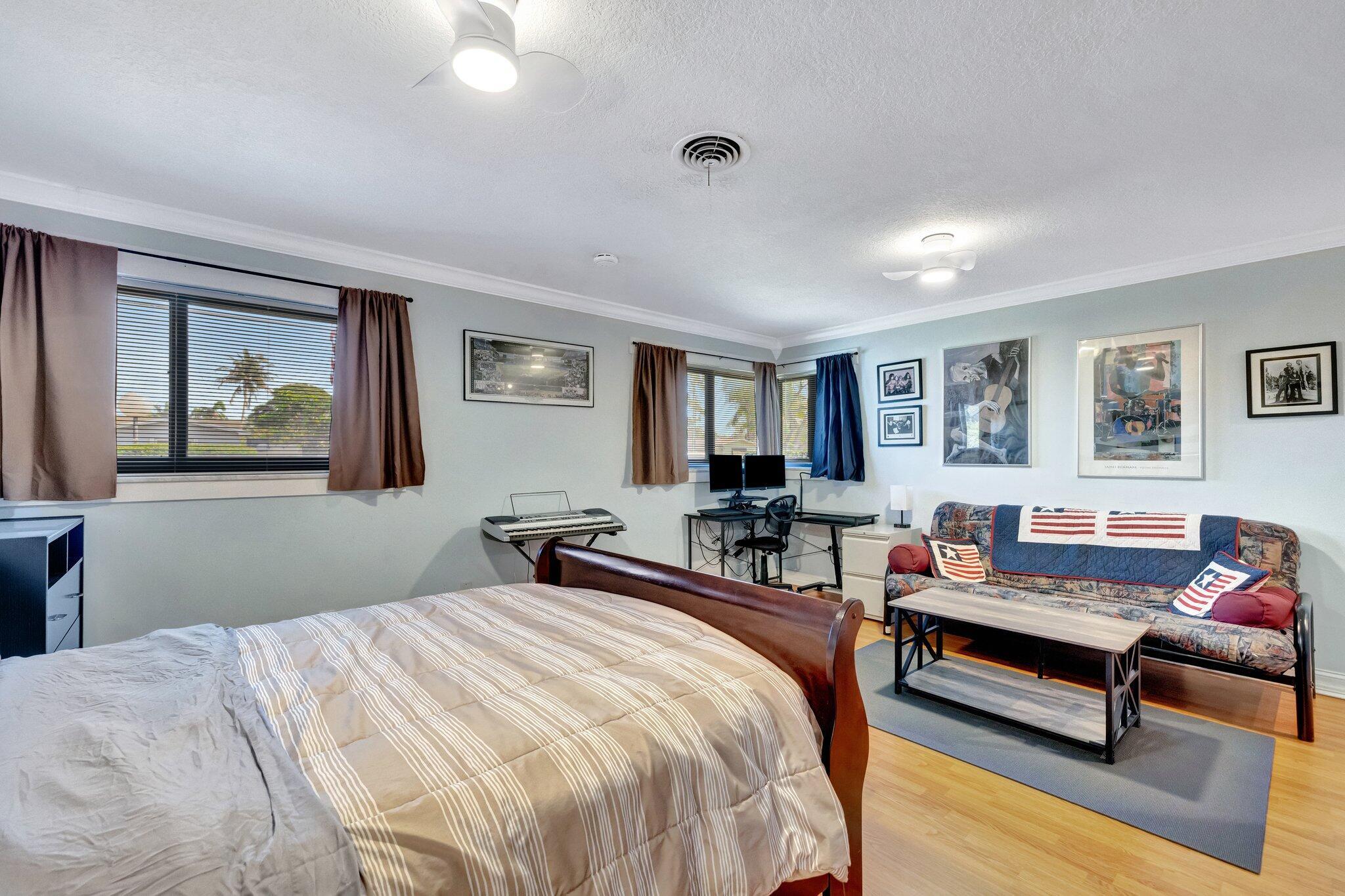 4633 SW 38th Terrace