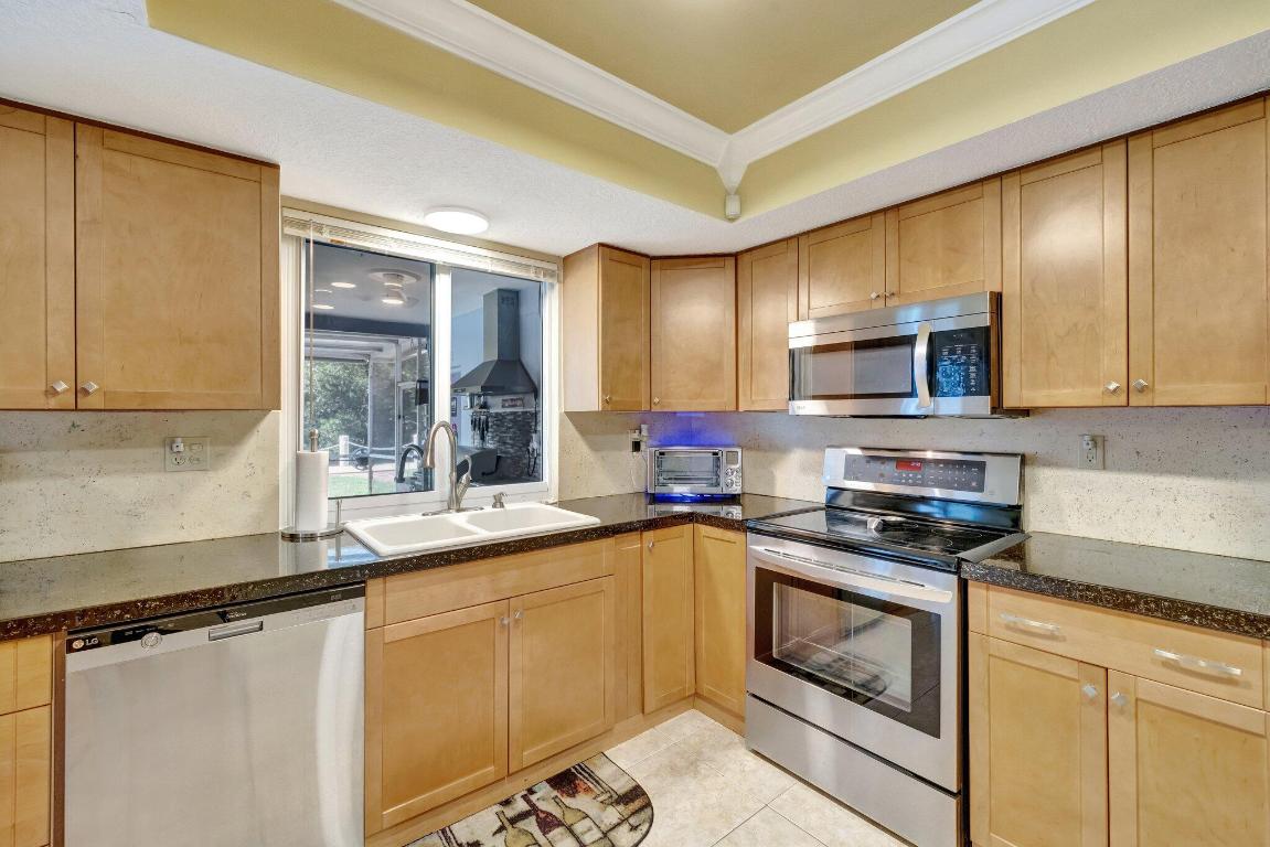 4633 SW 38th Terrace