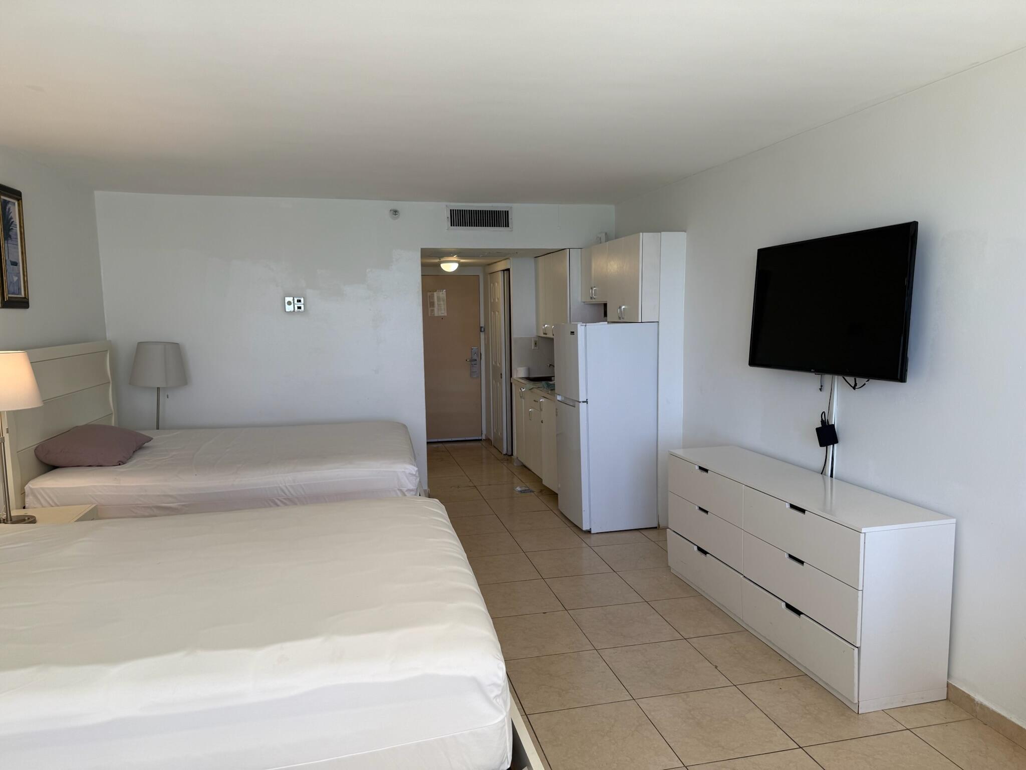 19201 Collins Avenue 448