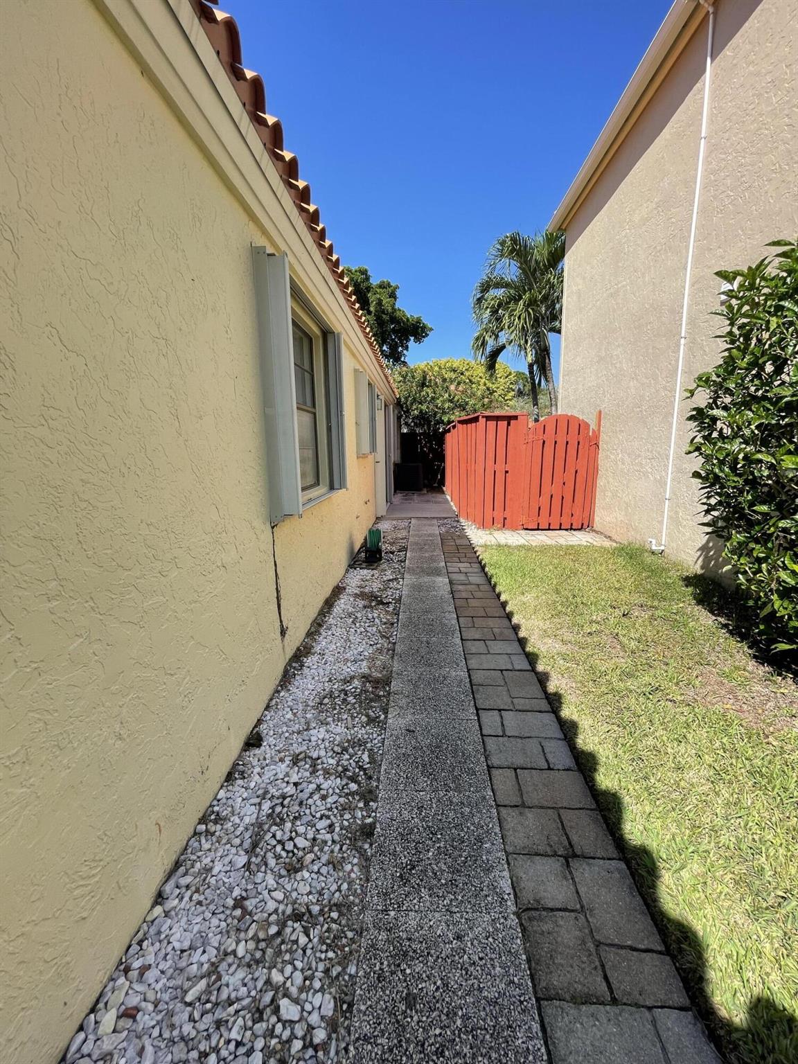 2575 La Cristal Circle