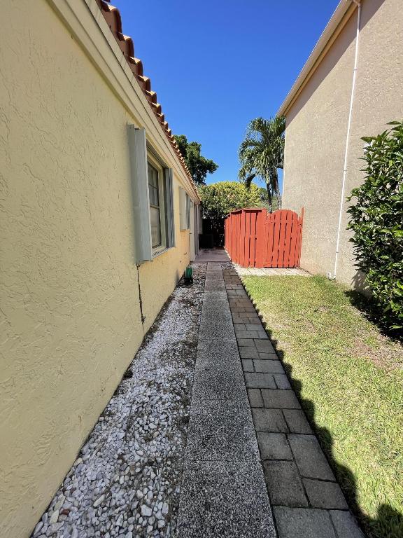 2575 La Cristal Circle