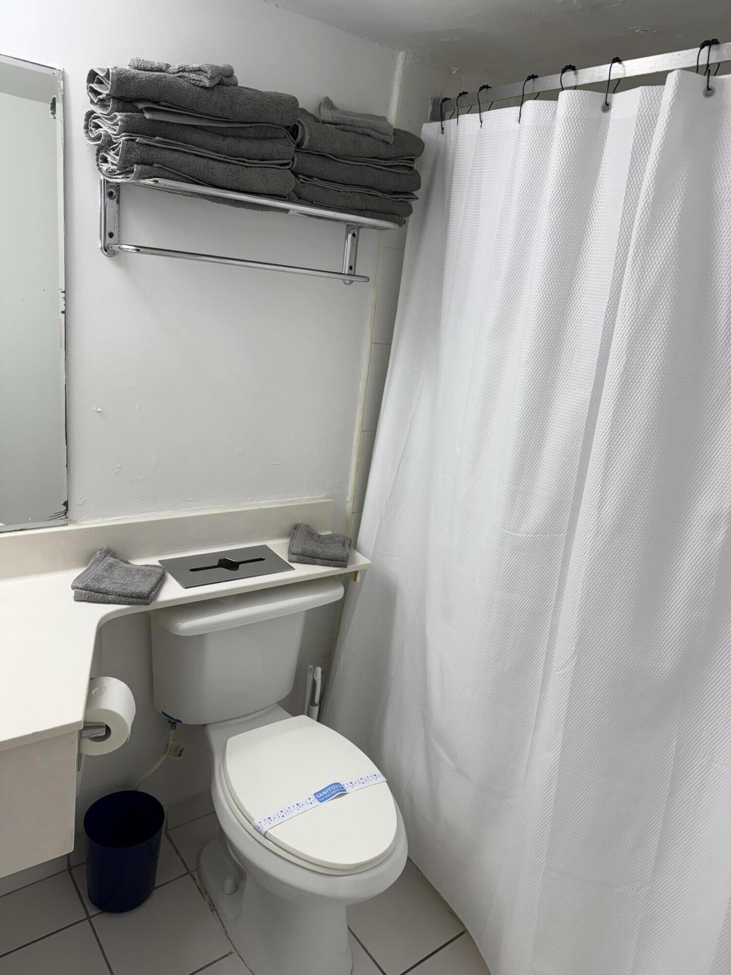 19201 Collins Avenue 448