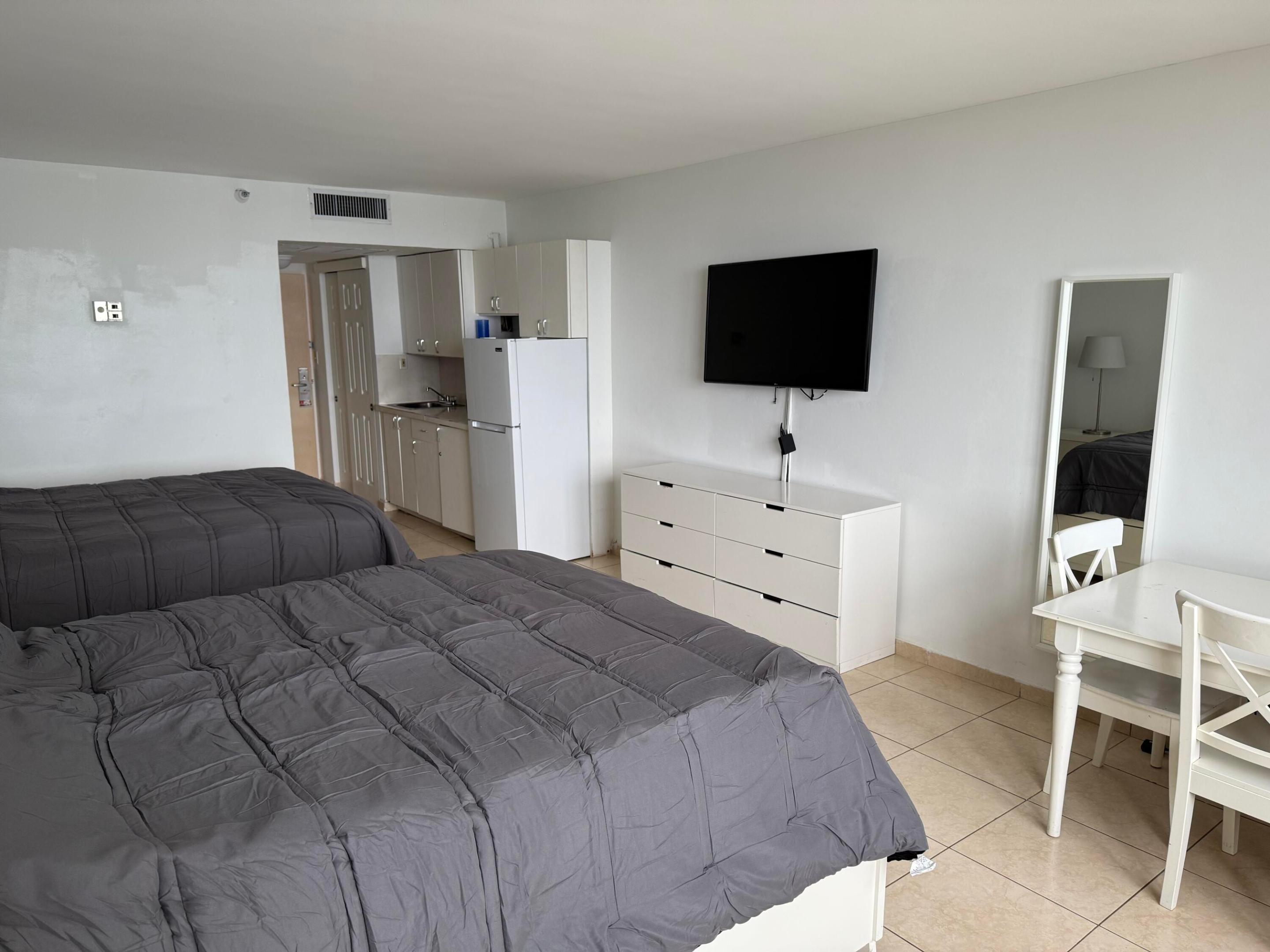 19201 Collins Avenue 448