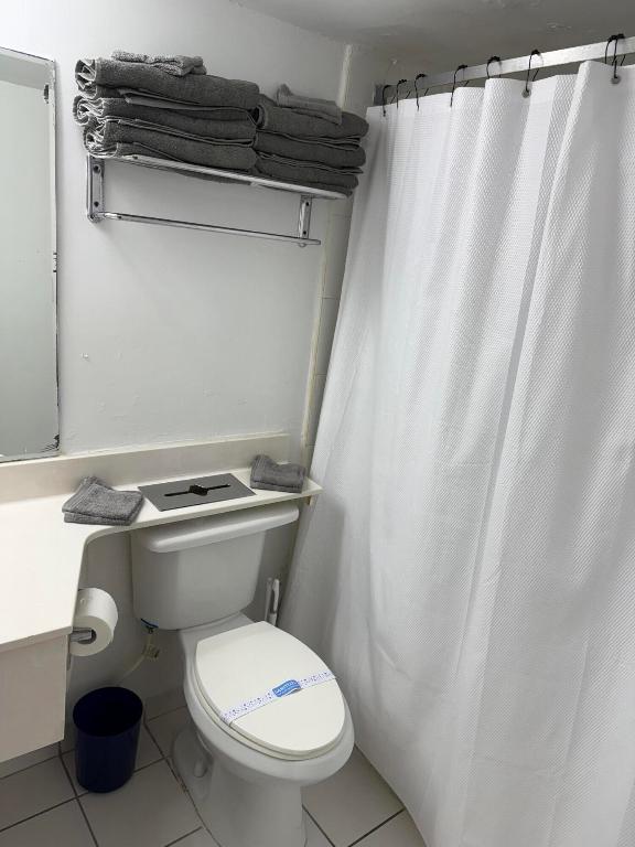 19201 Collins Avenue 448