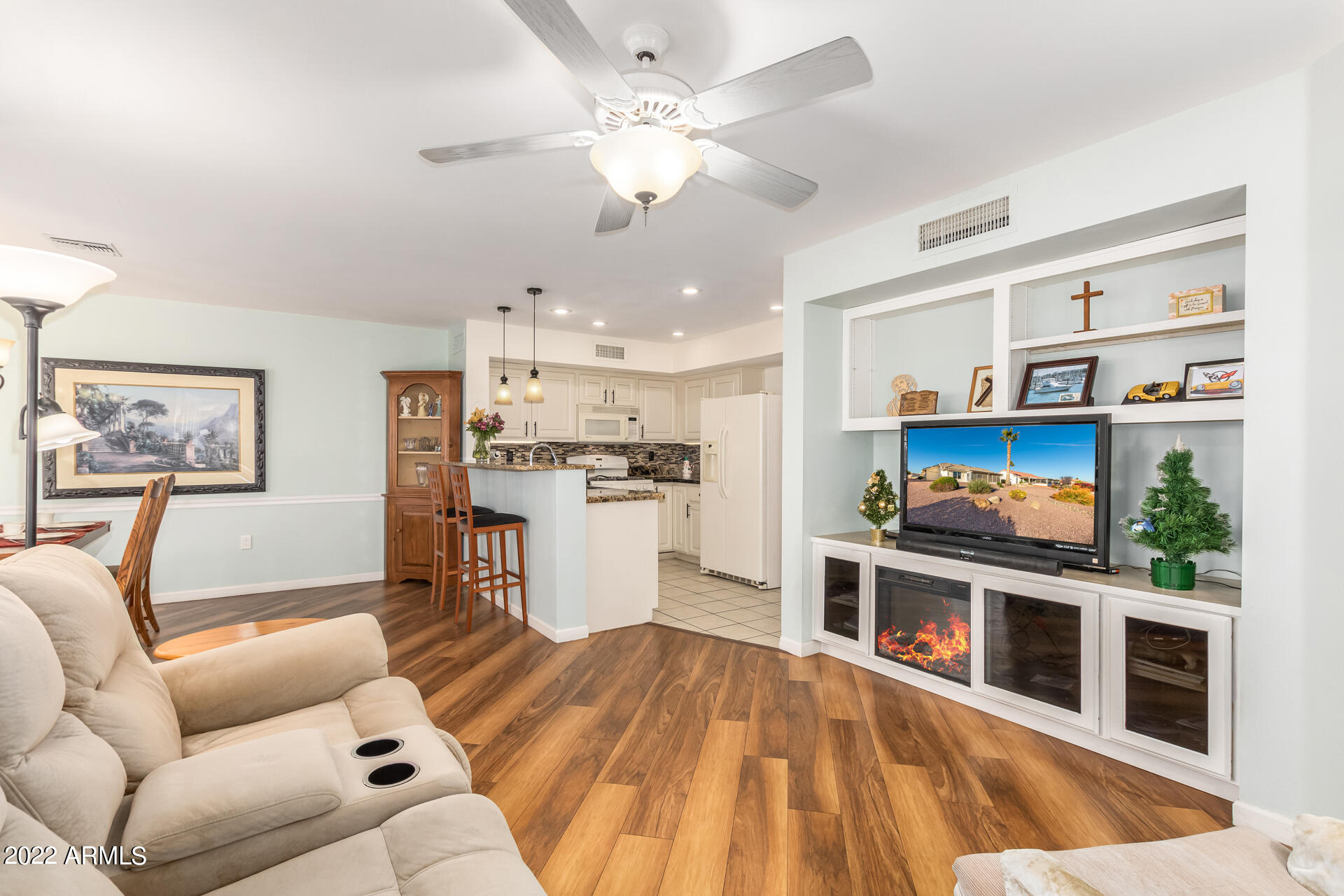 14817 W RAVENSWOOD Drive