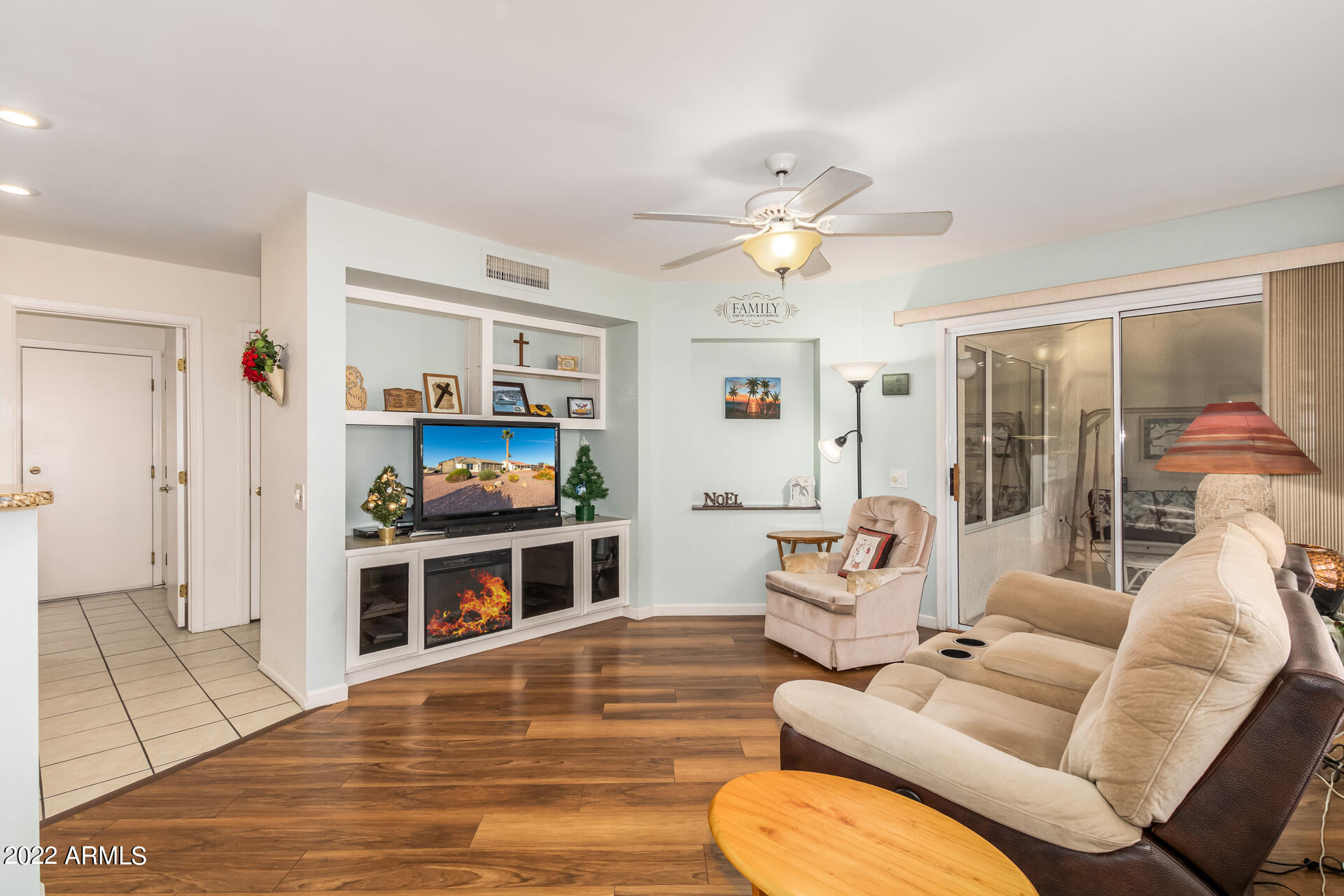 14817 W RAVENSWOOD Drive