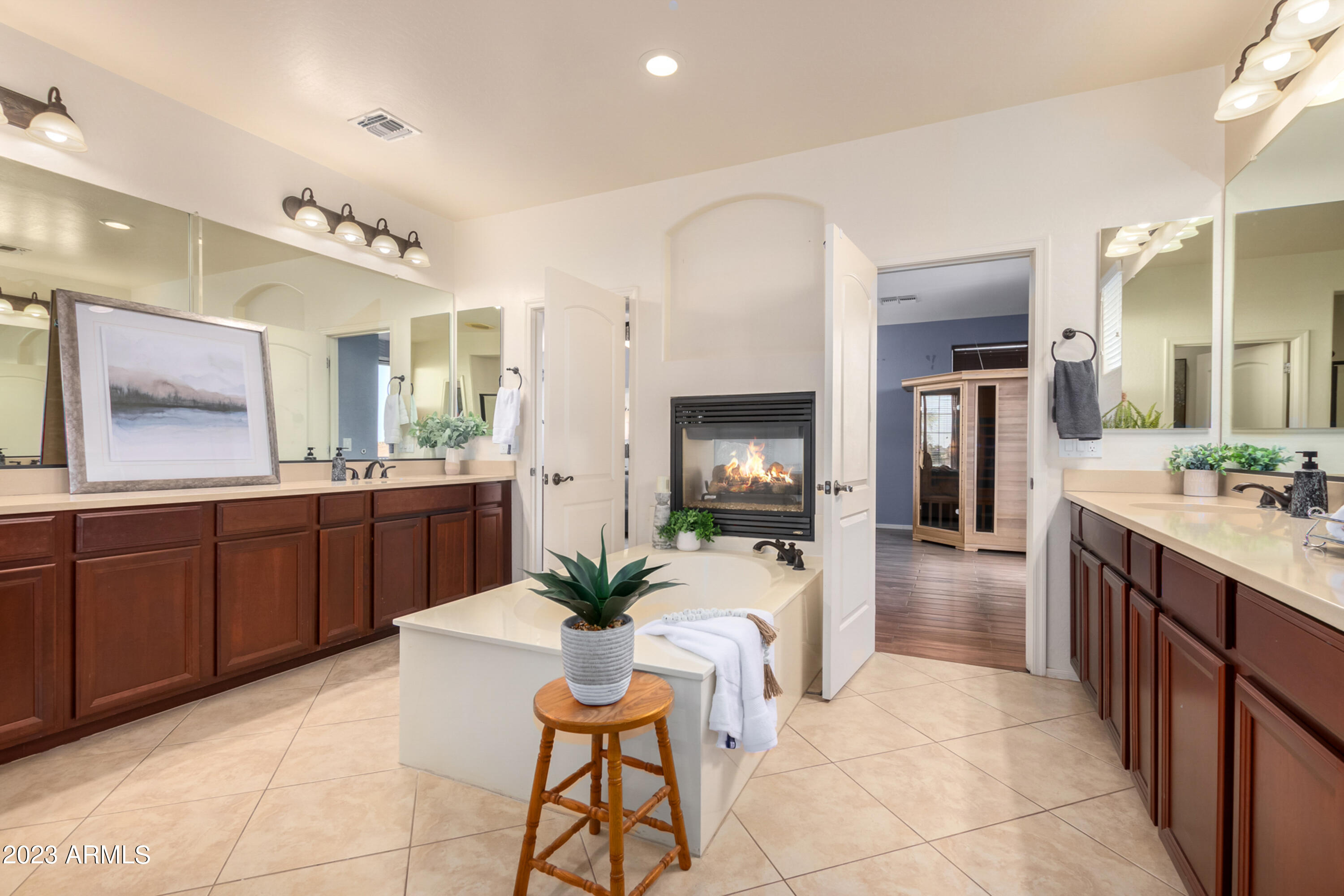 22015 N DIAMOND Drive