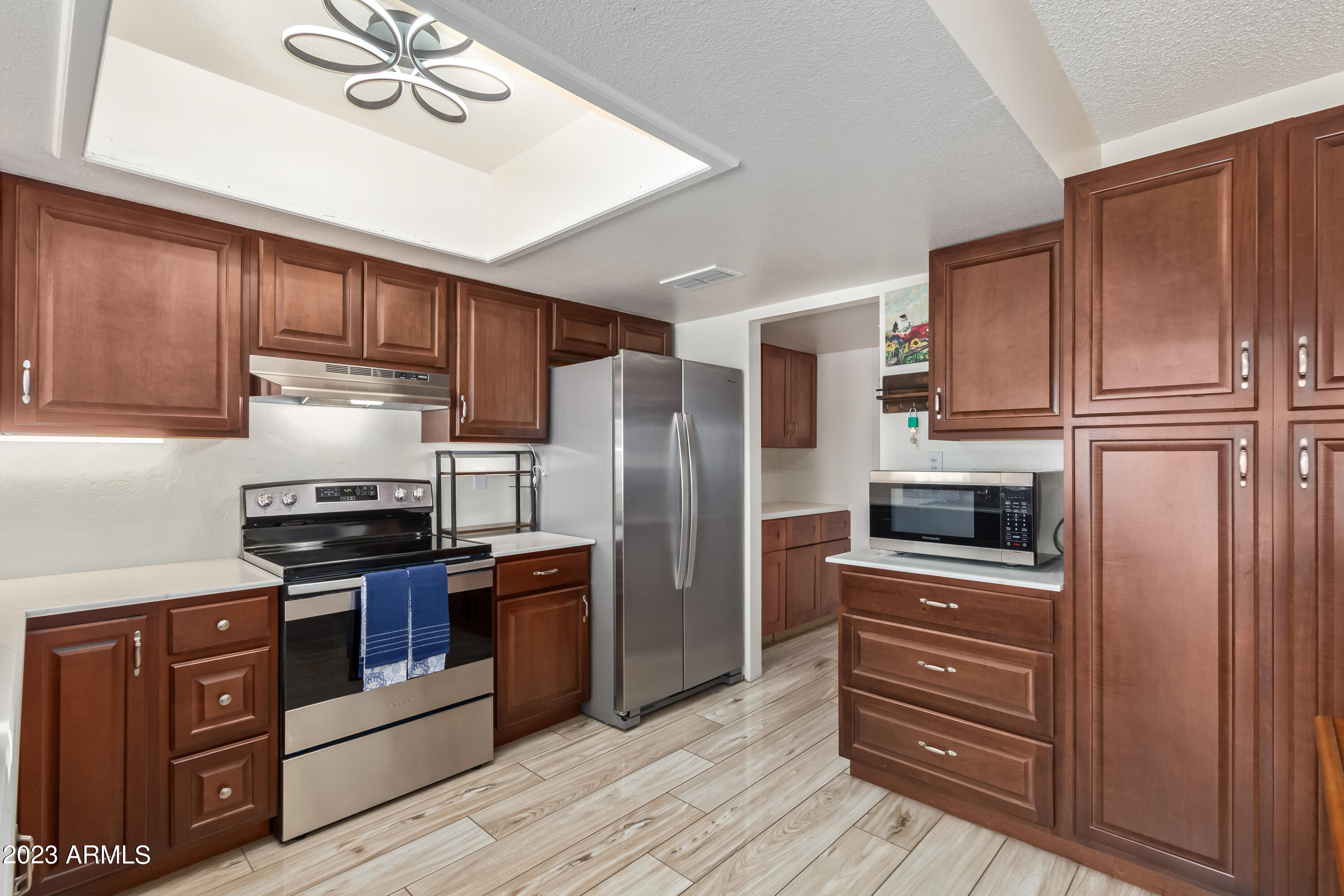 3841 W WOODRIDGE Drive