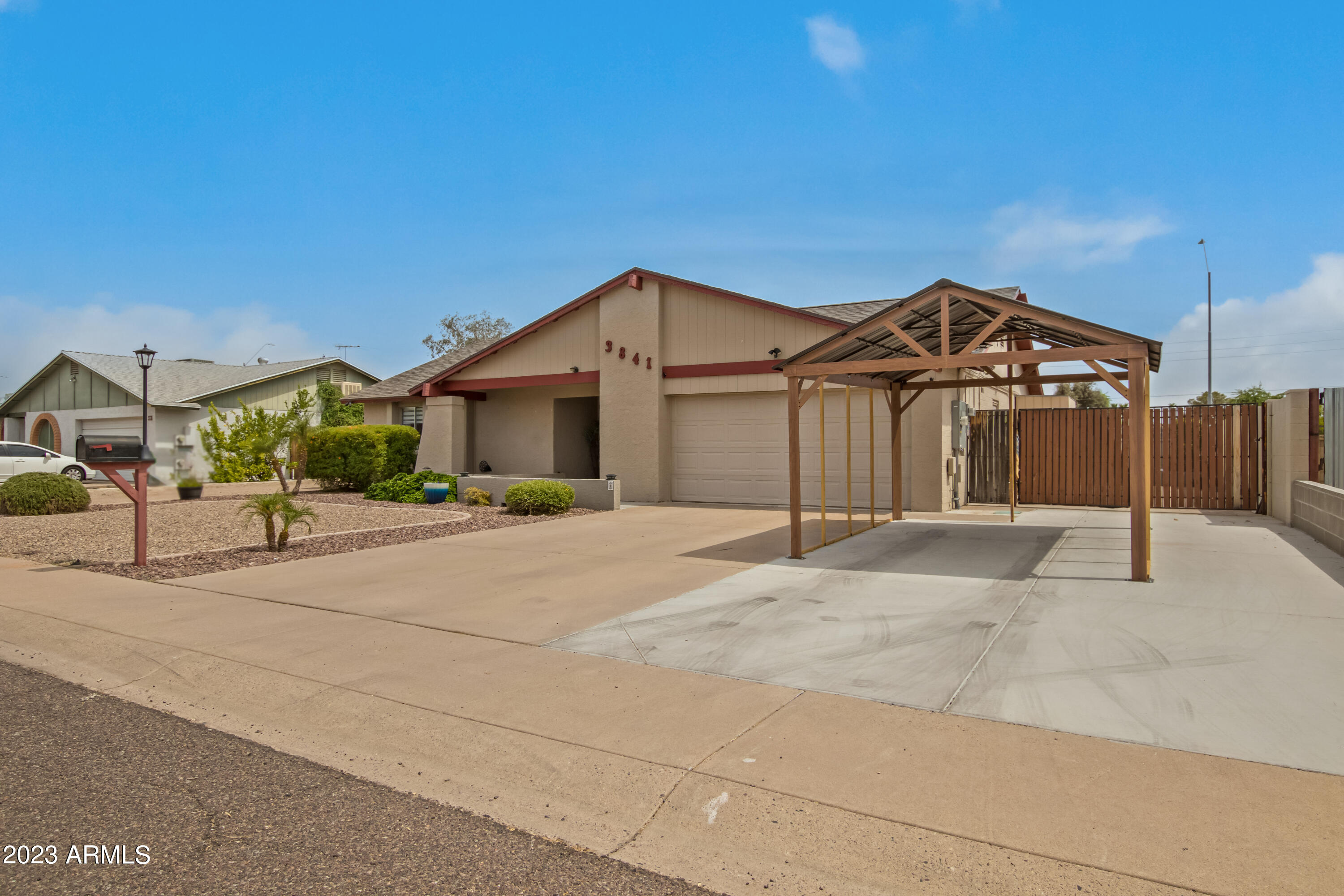 3841 W WOODRIDGE Drive