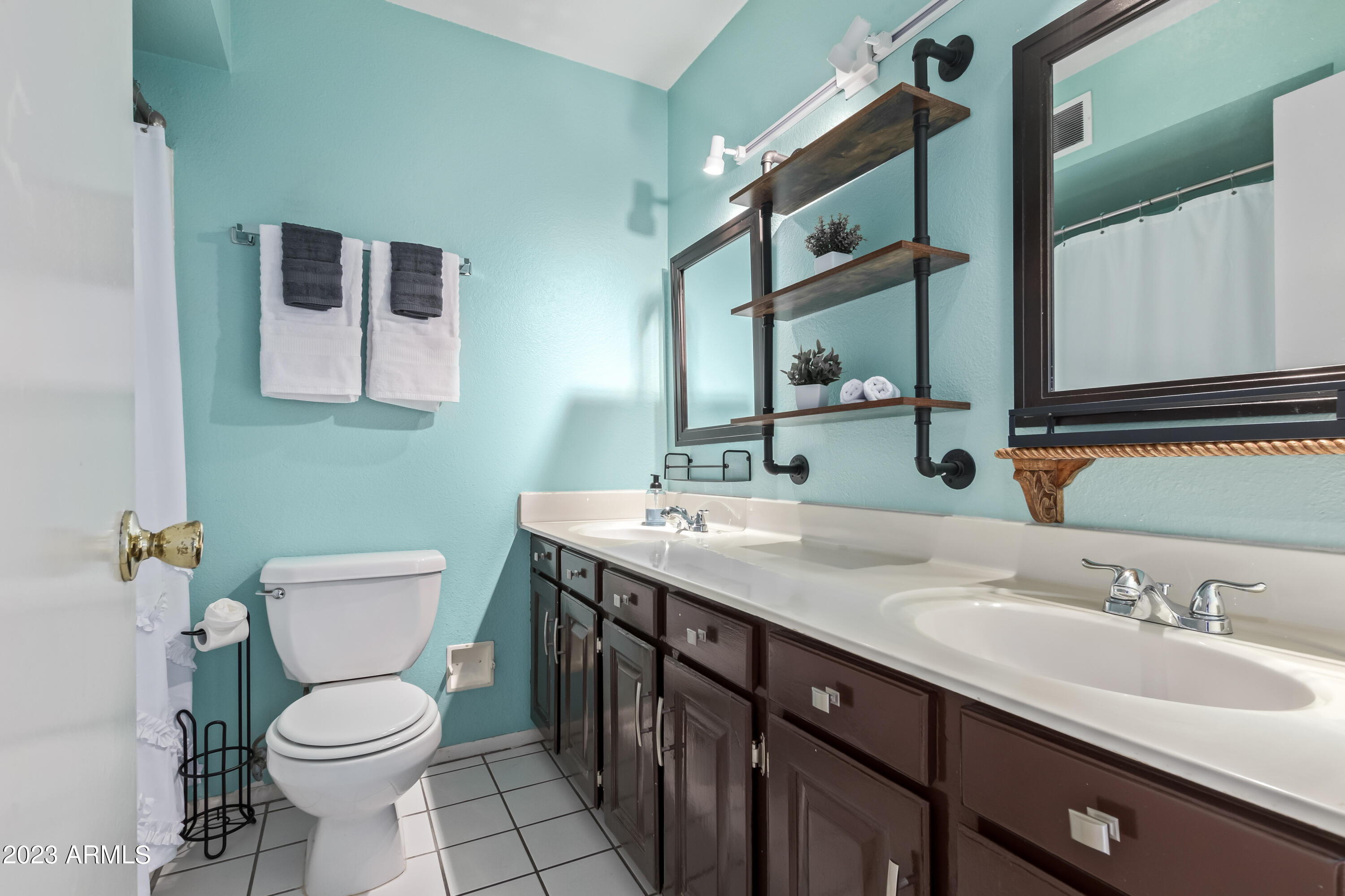 3841 W WOODRIDGE Drive