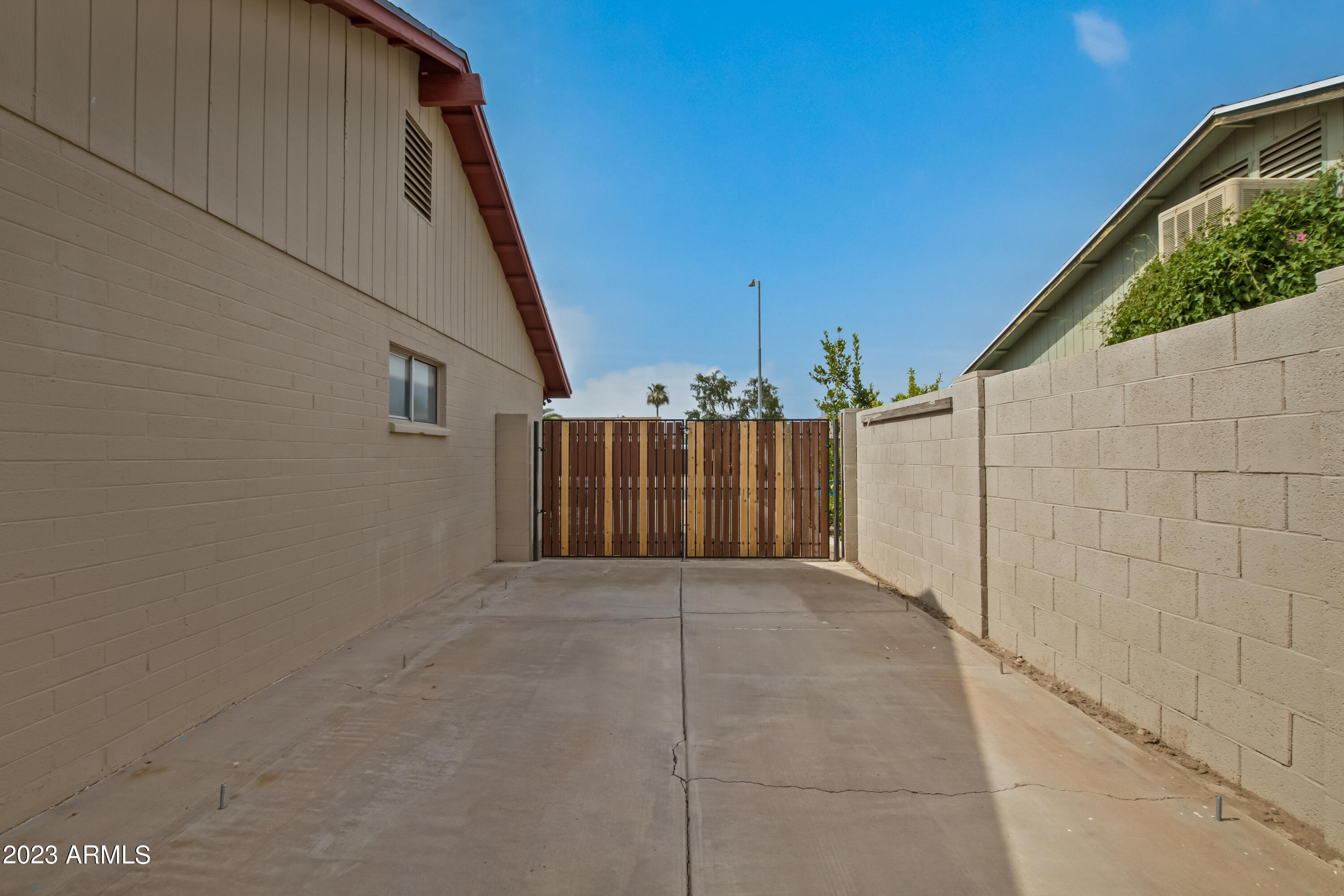 3841 W WOODRIDGE Drive