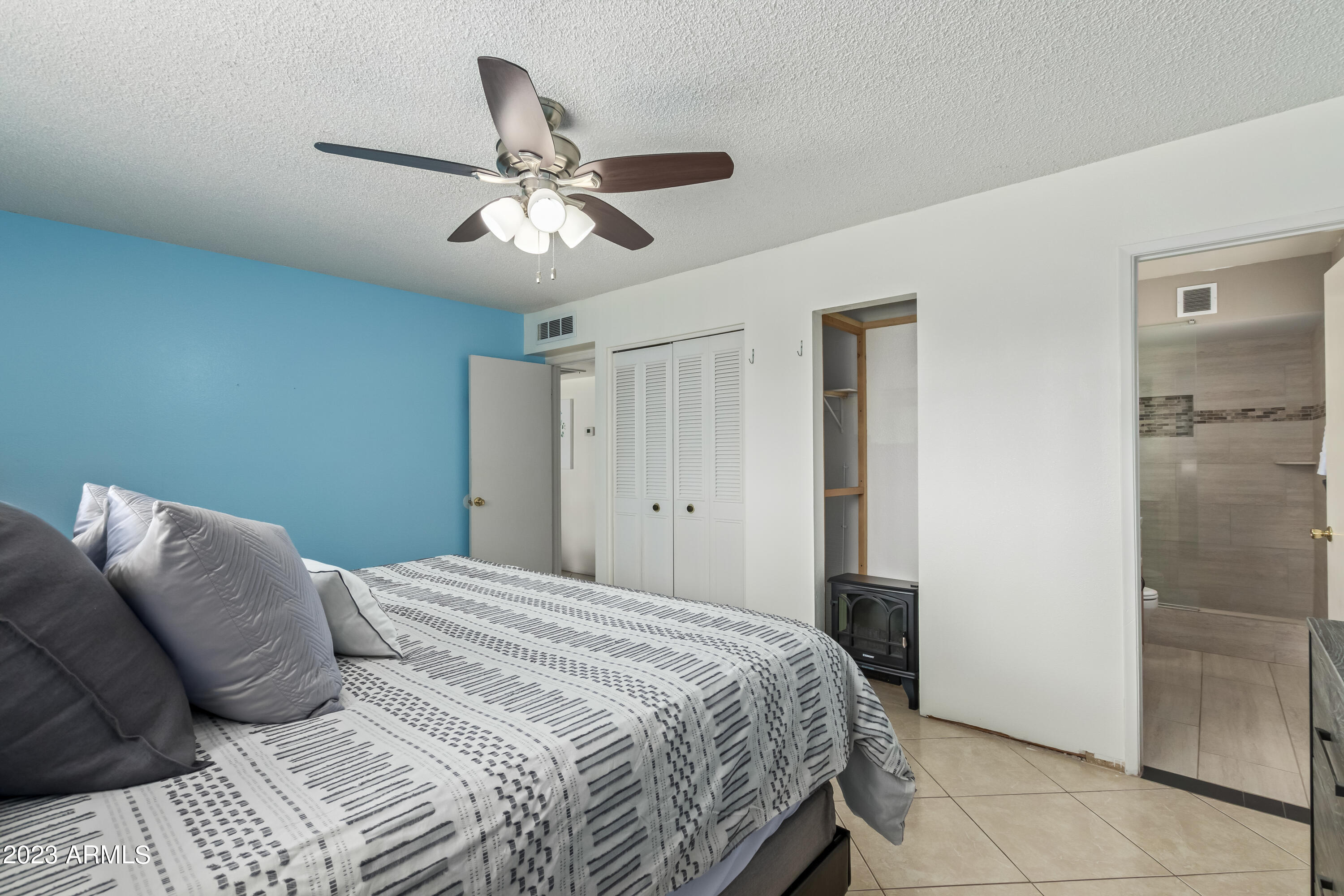 3841 W WOODRIDGE Drive