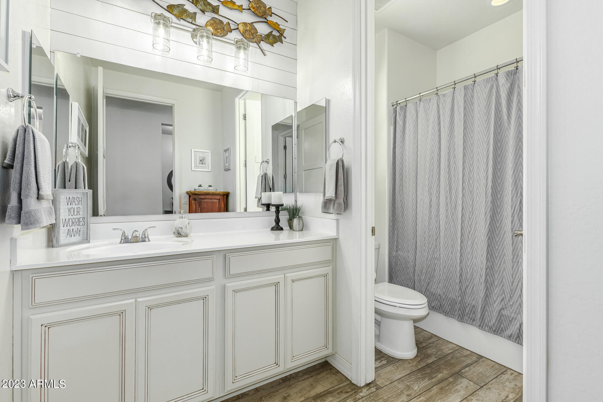 15776 W DESERT HILLS Drive