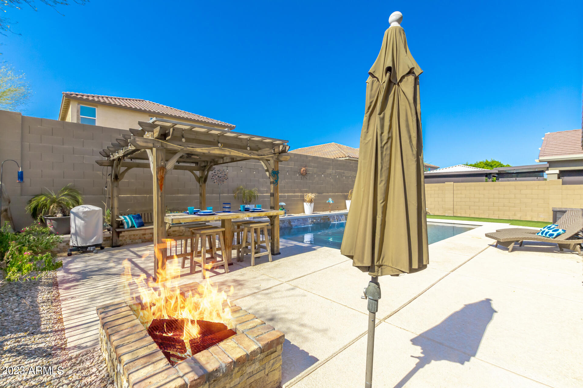 15776 W DESERT HILLS Drive