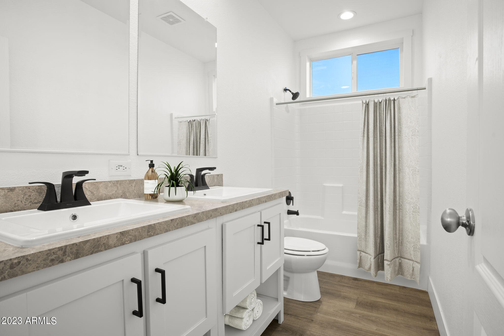 4039 N Moondance Lane