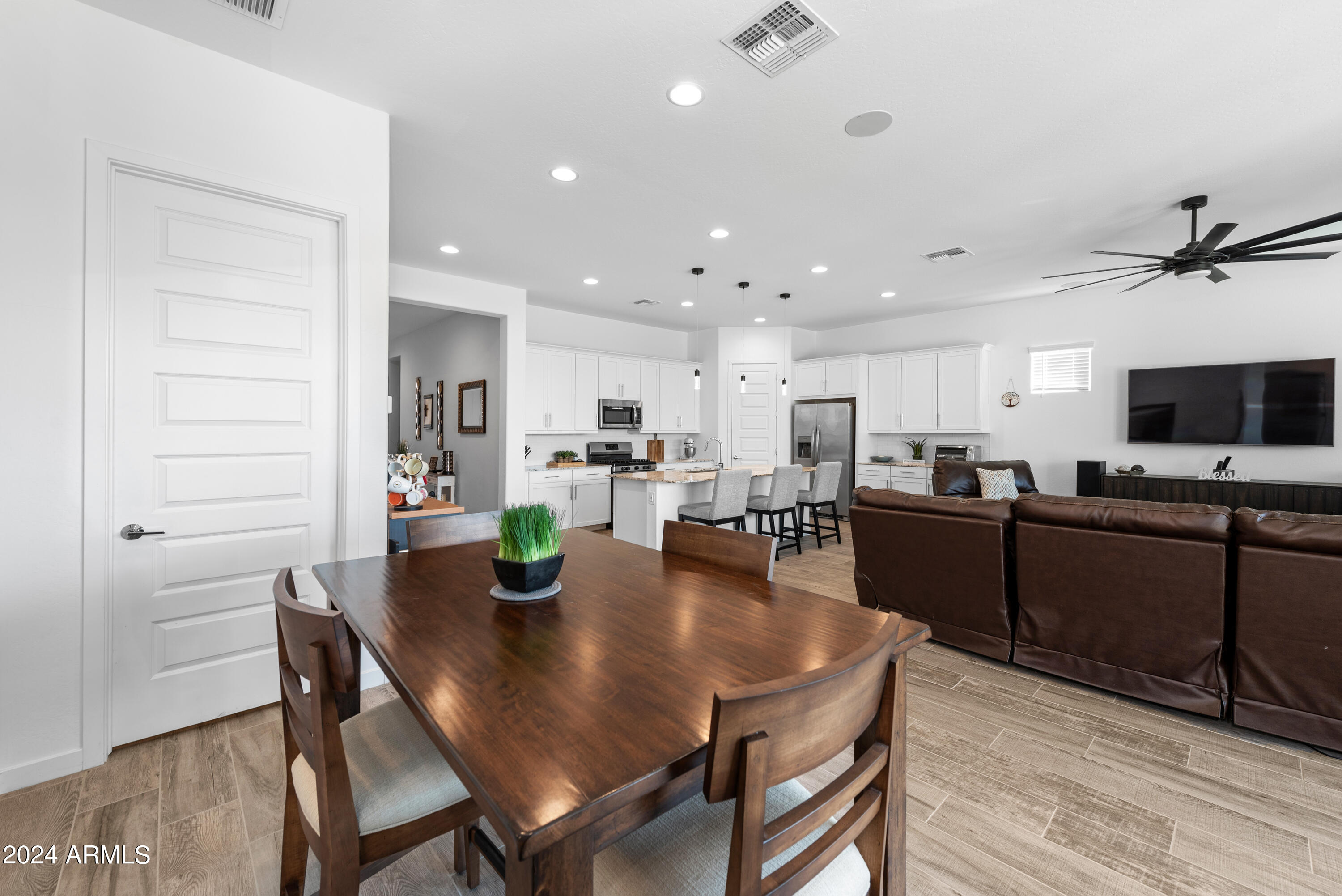 18985 W DESERT HILLS Drive