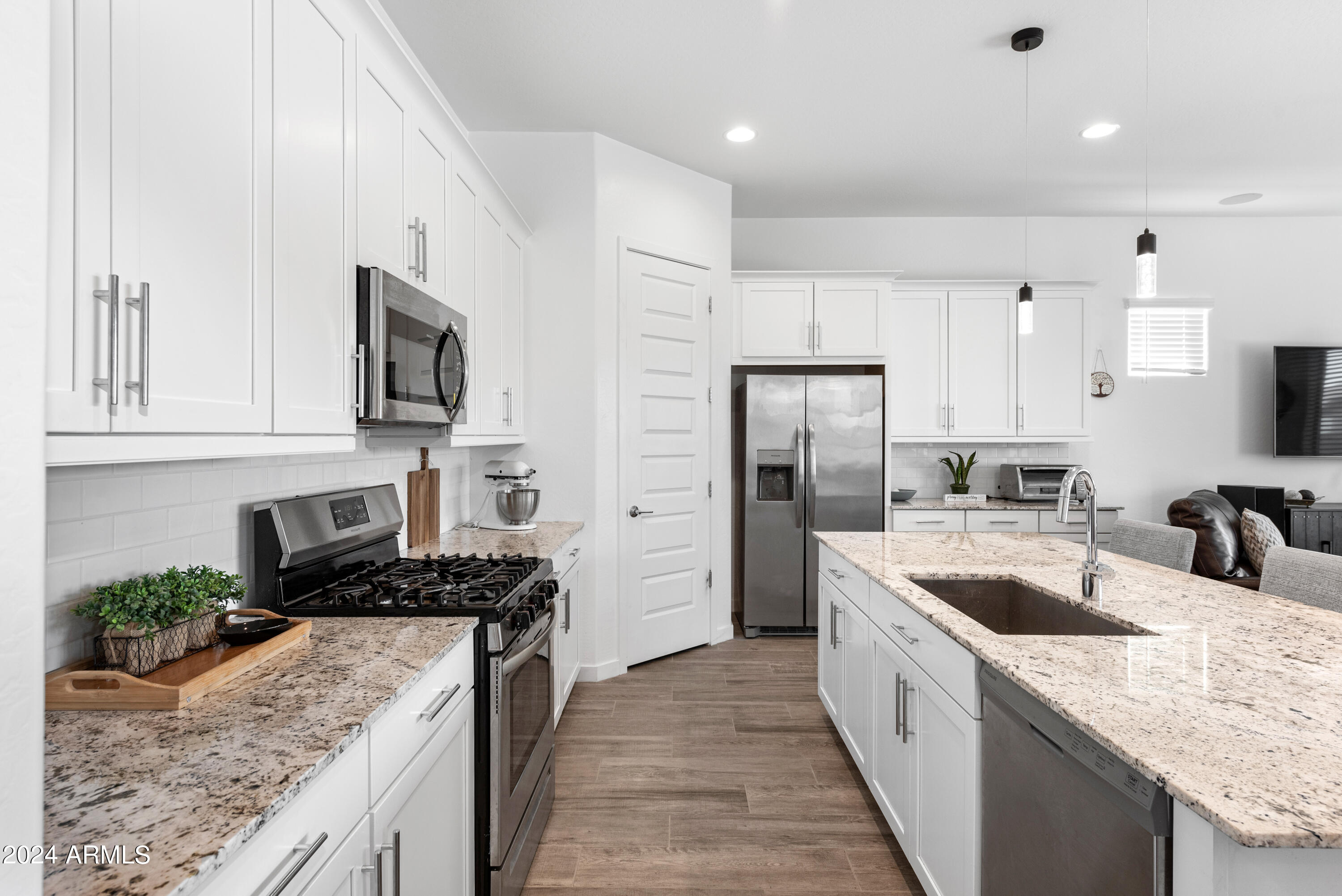 18985 W DESERT HILLS Drive