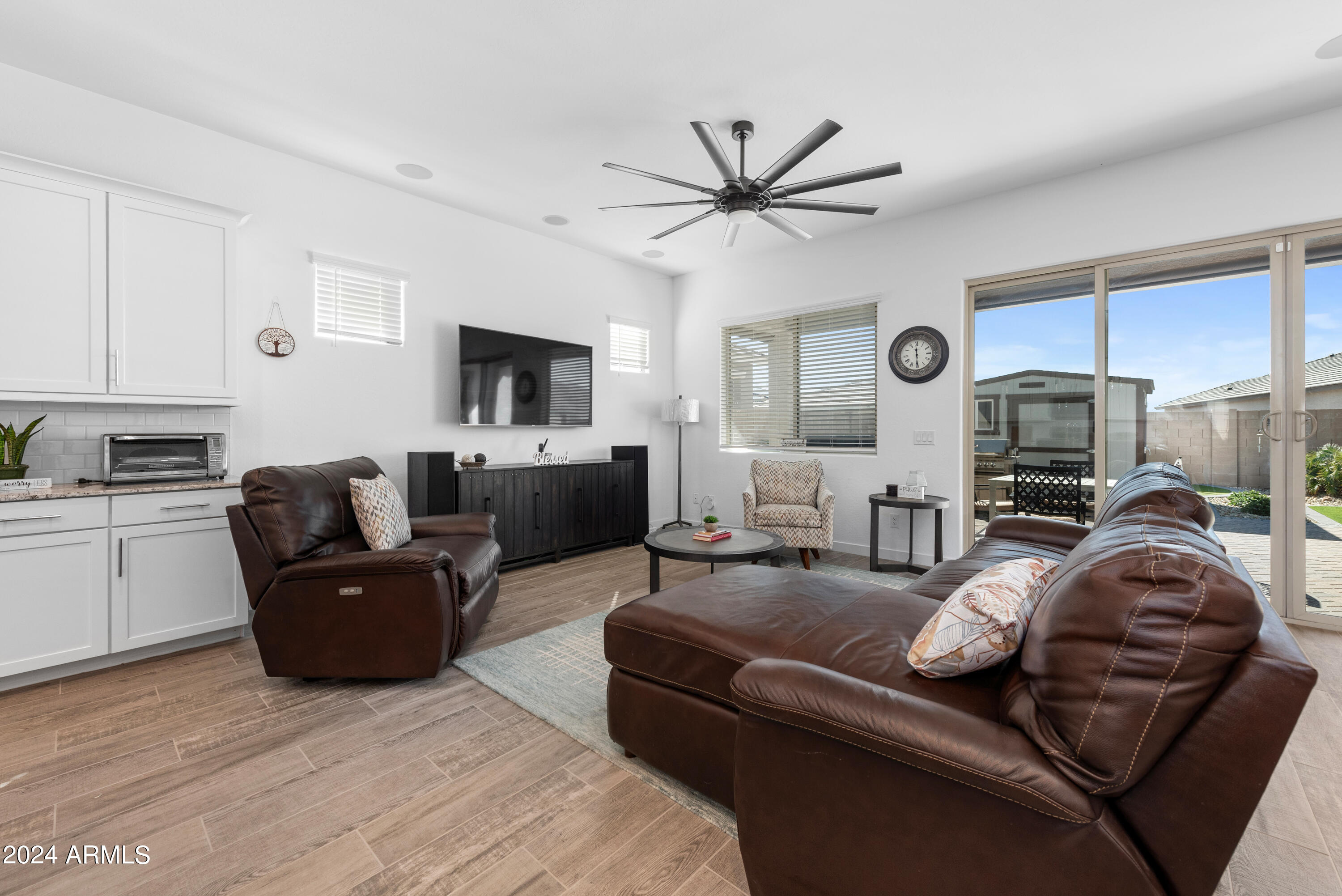 18985 W DESERT HILLS Drive