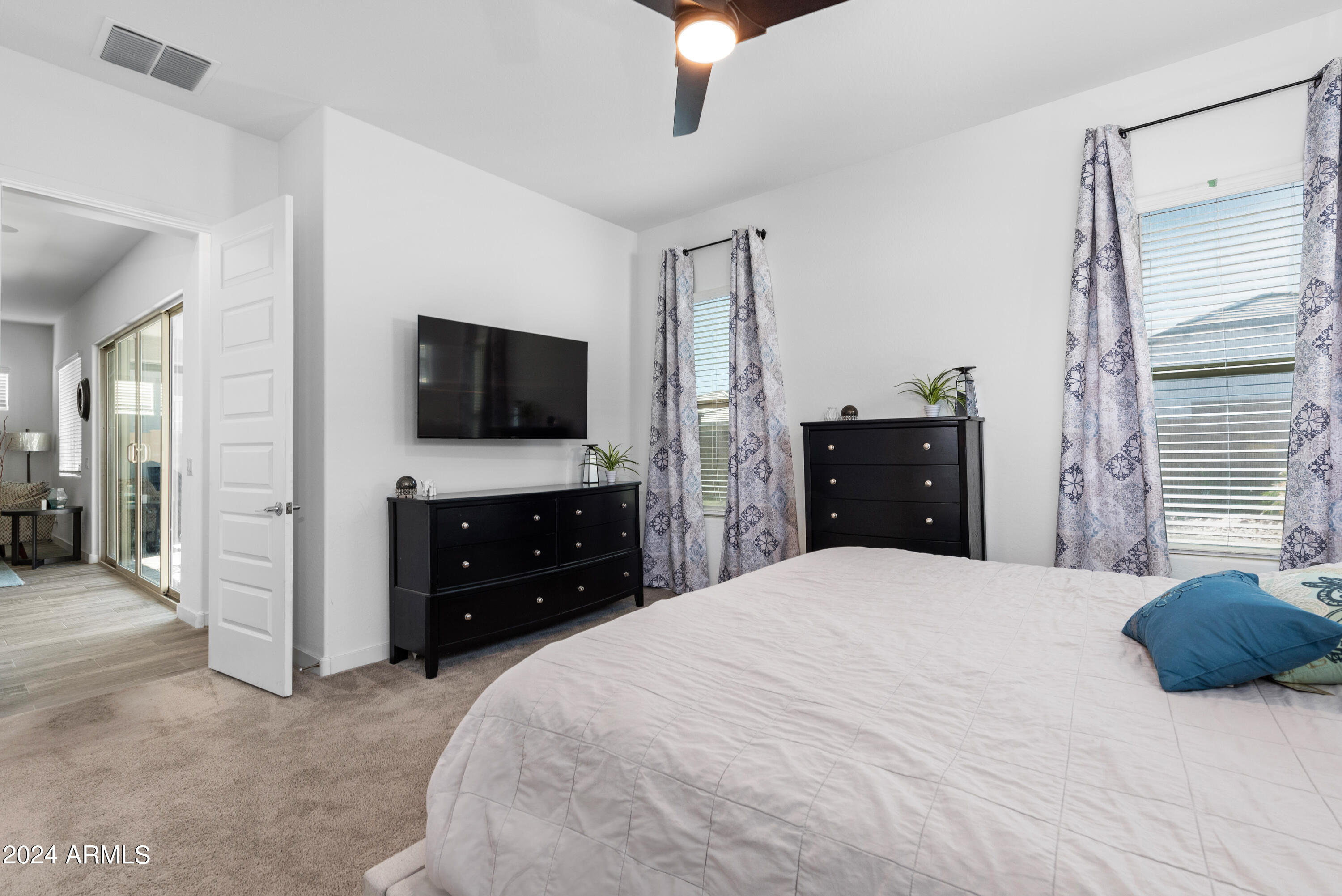 18985 W DESERT HILLS Drive