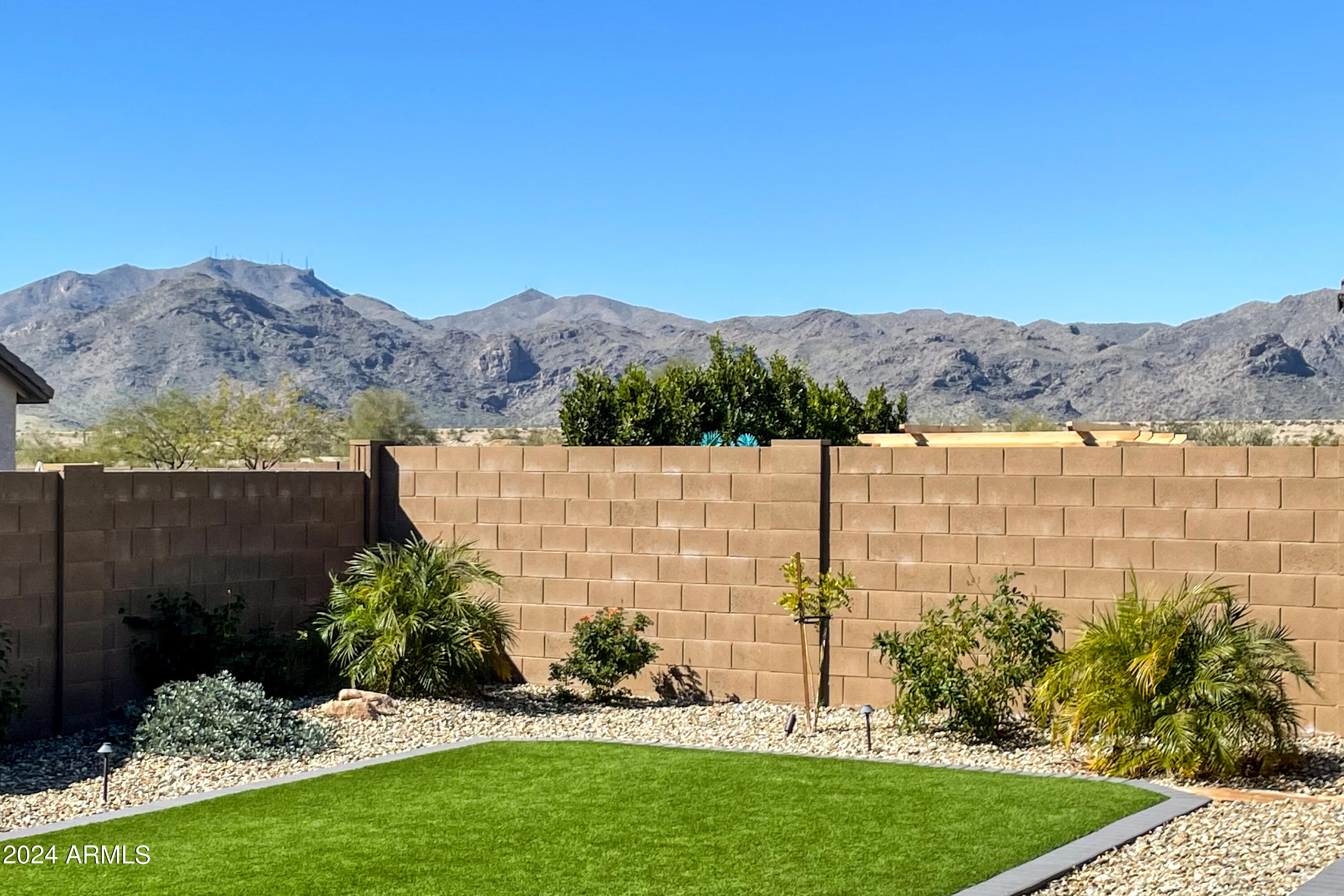 18985 W DESERT HILLS Drive