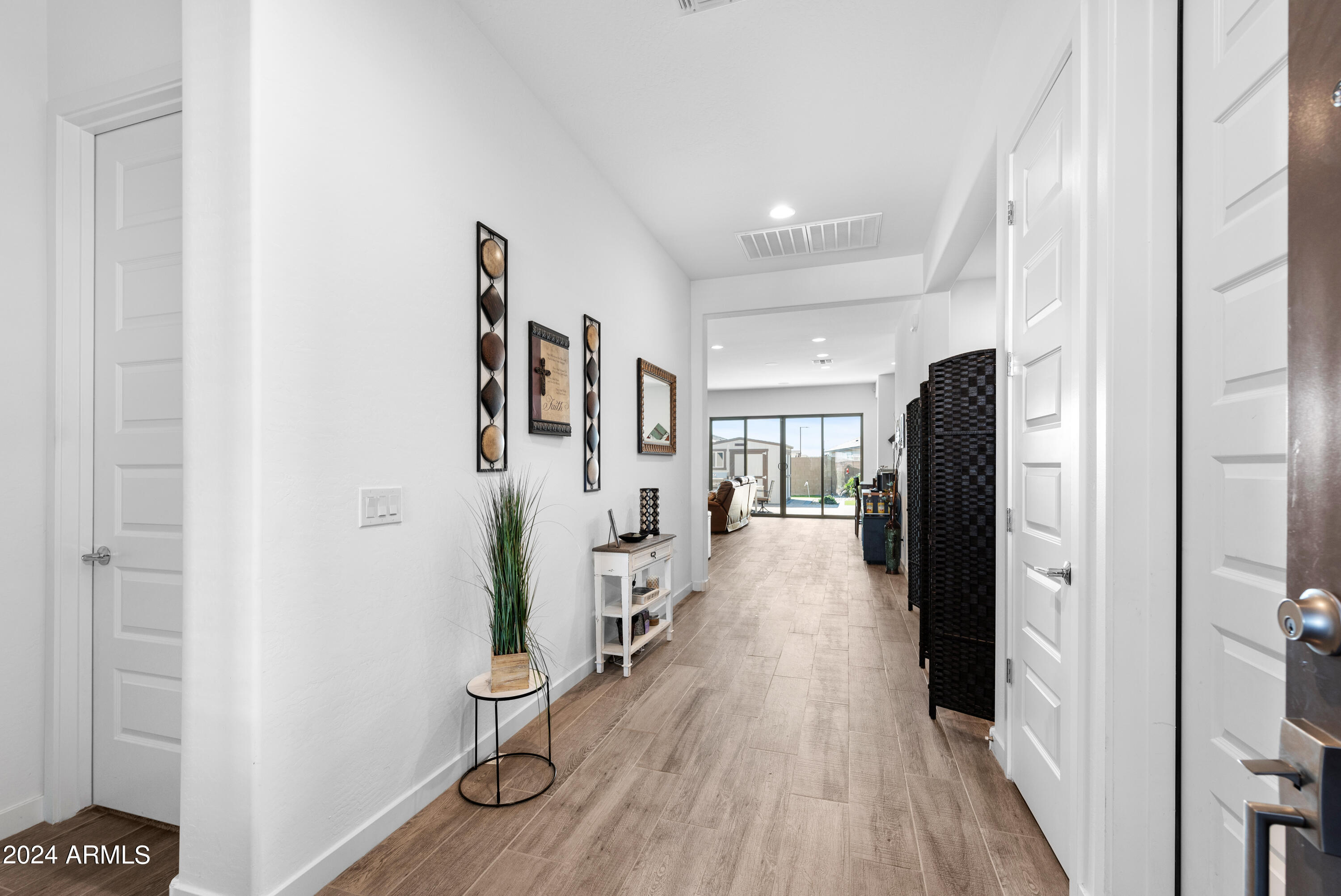 18985 W DESERT HILLS Drive