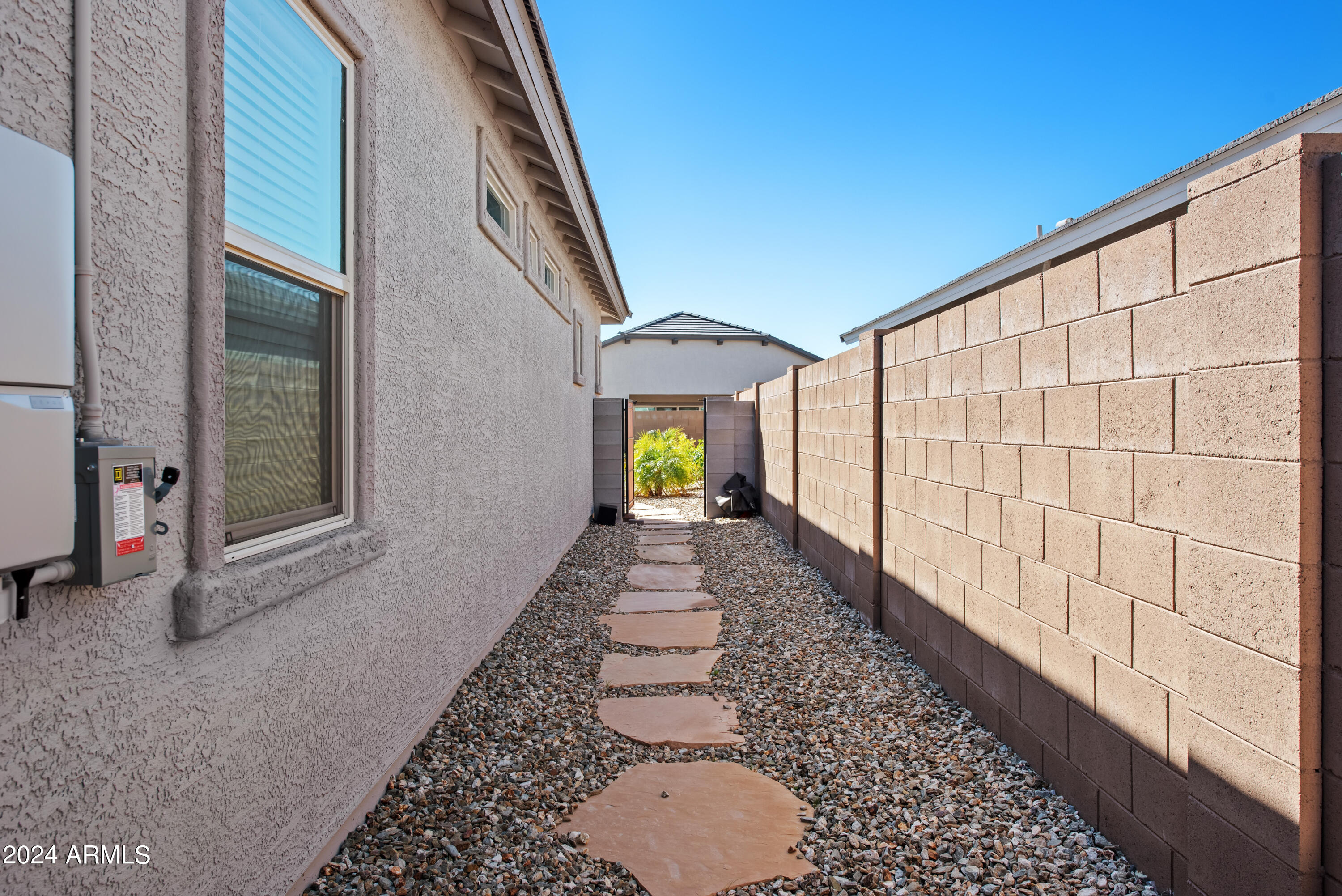 18985 W DESERT HILLS Drive