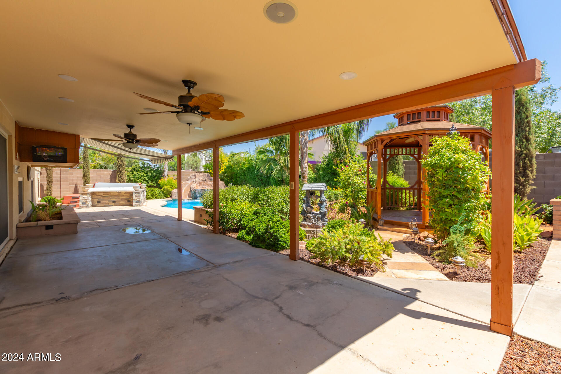 5523 W DESERT COVE Avenue