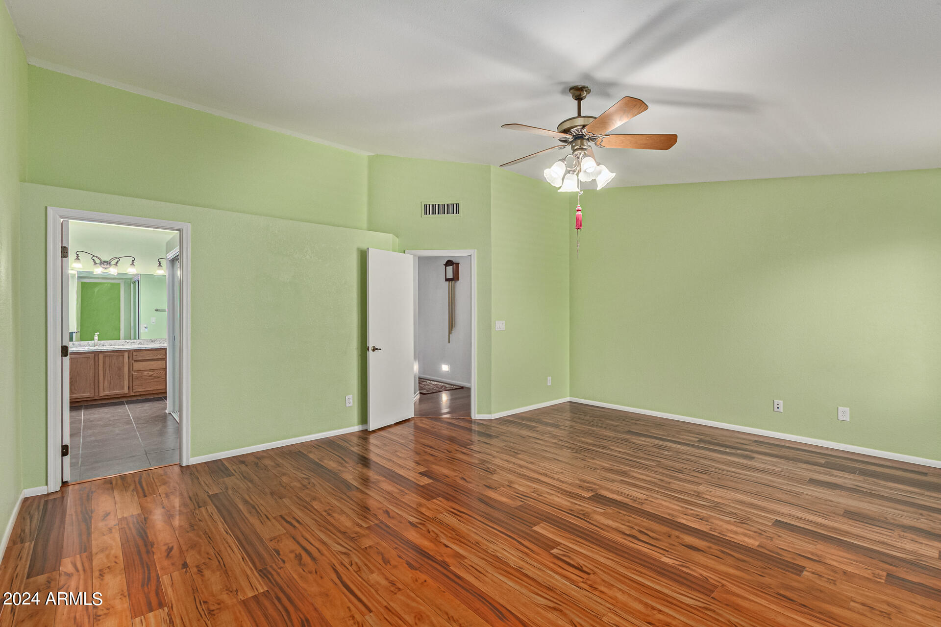 5523 W DESERT COVE Avenue