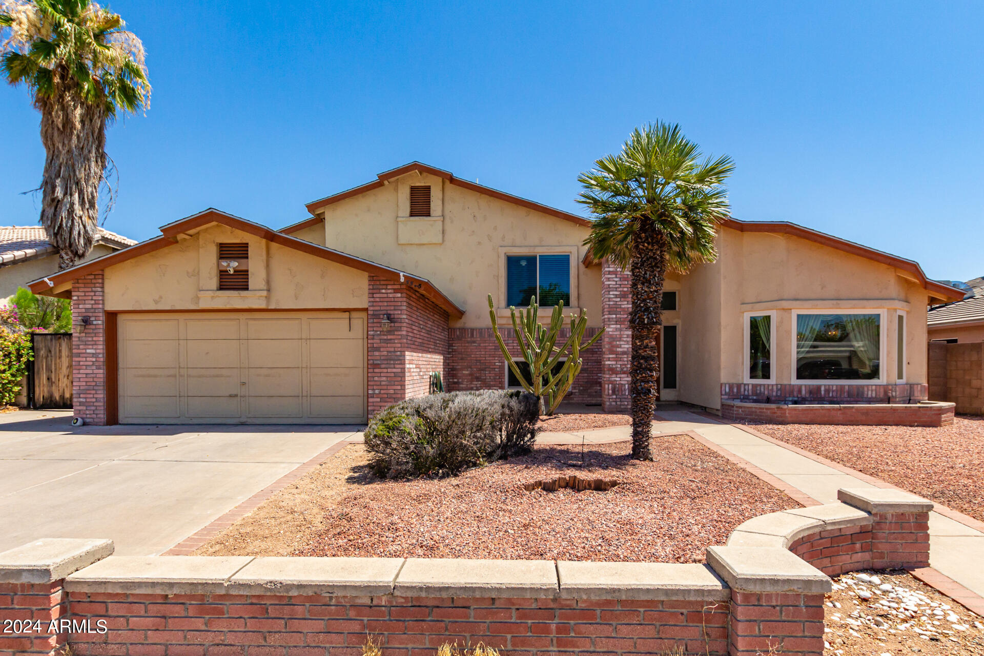 5523 W DESERT COVE Avenue