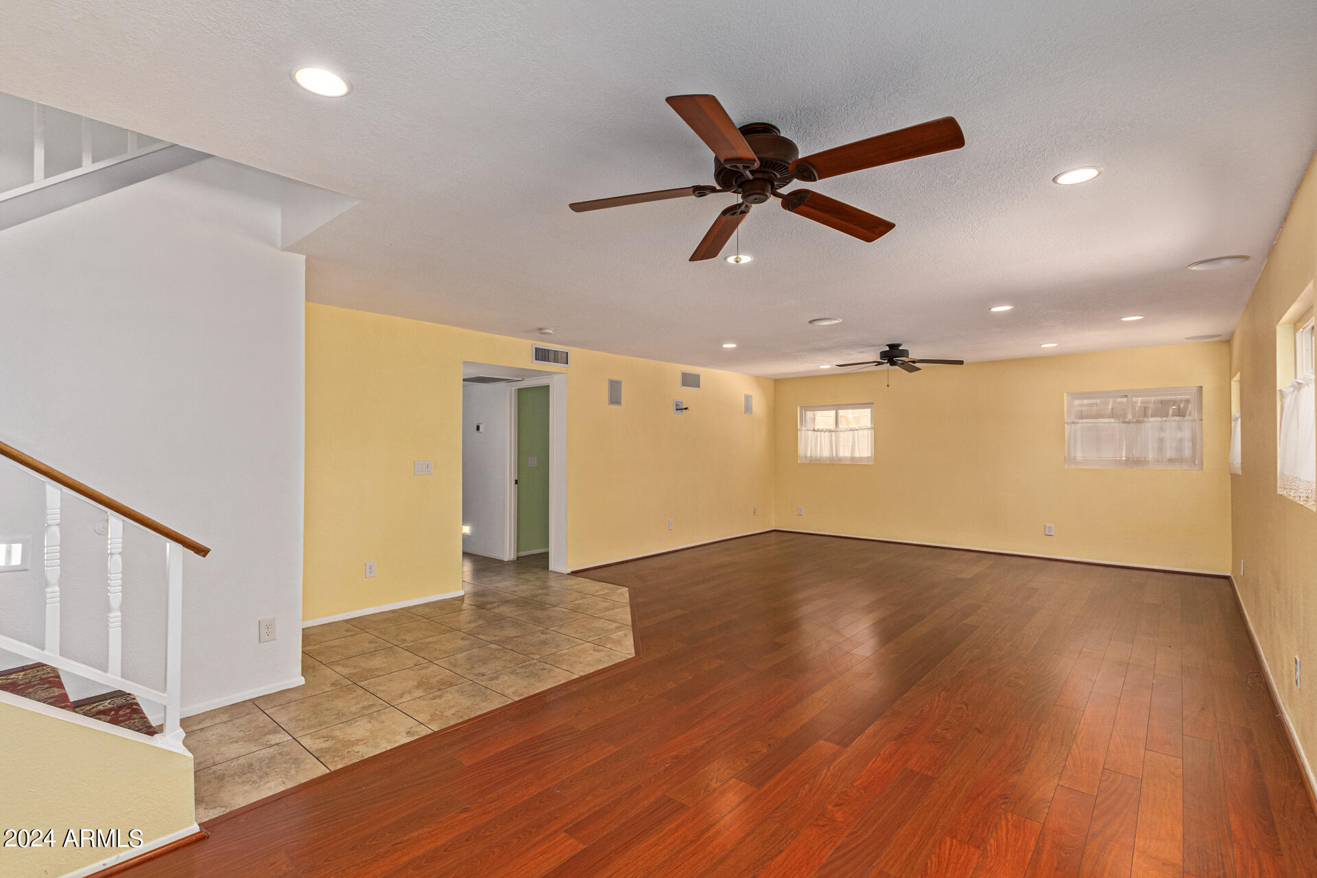 5523 W DESERT COVE Avenue