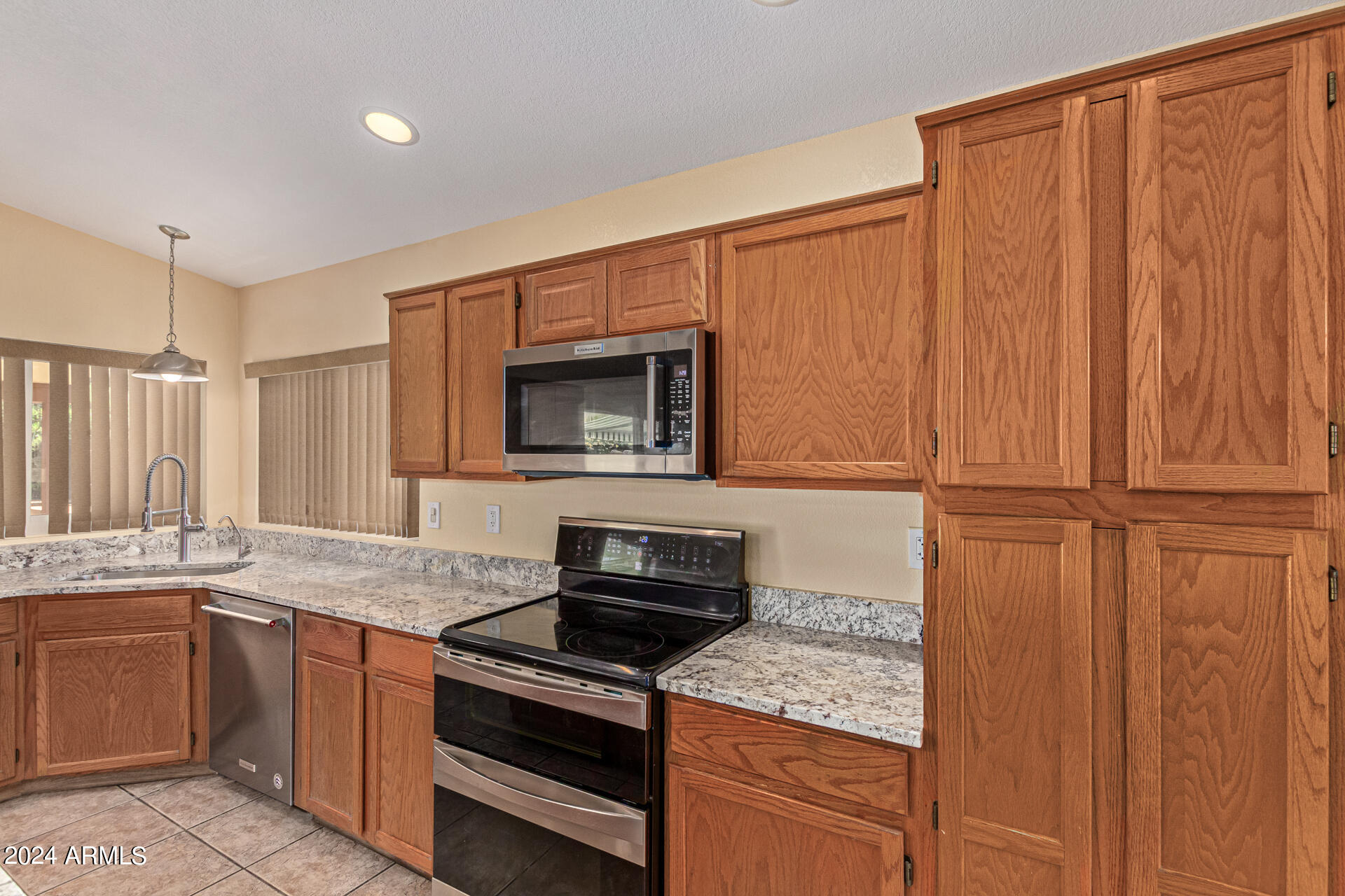 5523 W DESERT COVE Avenue